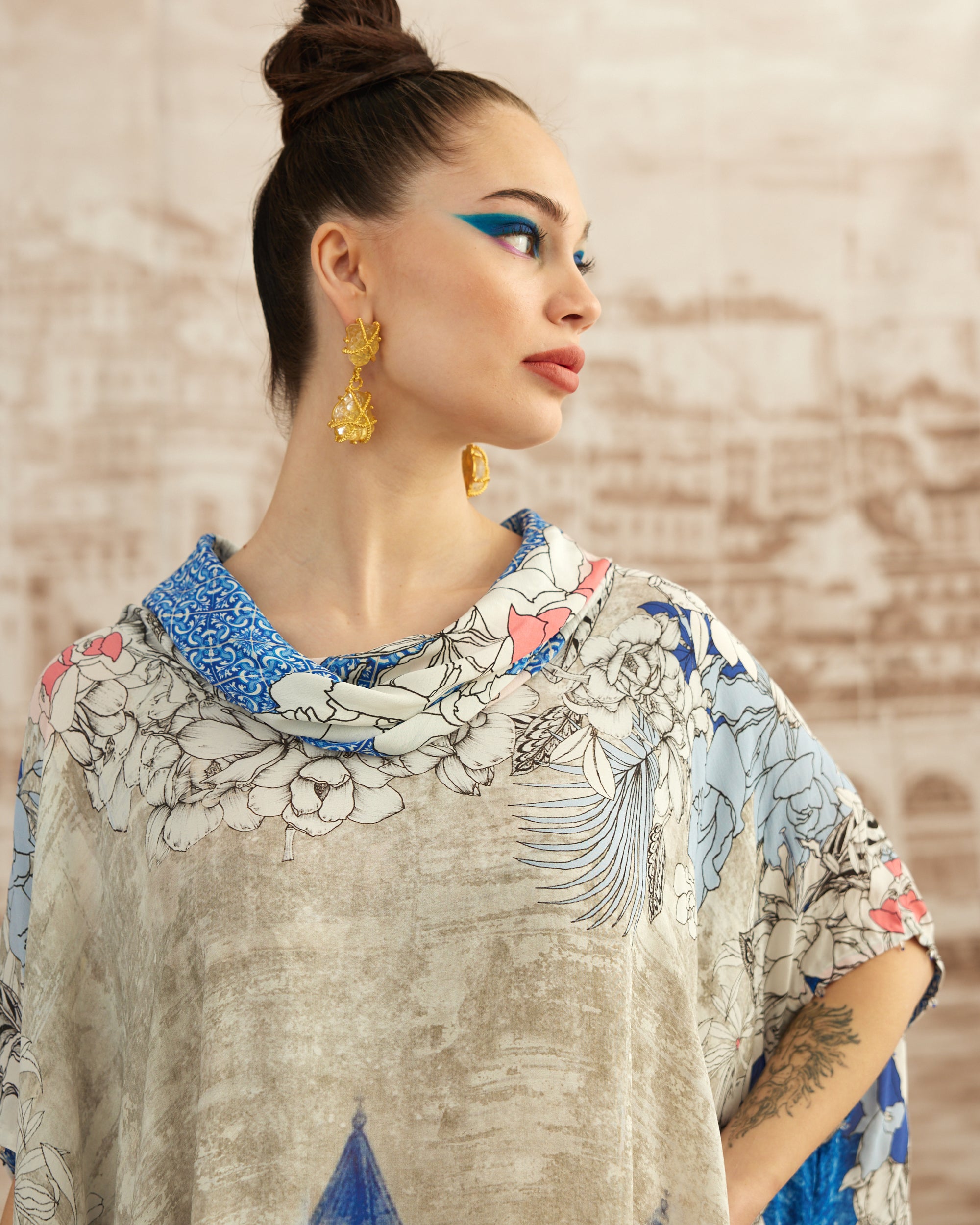 Love in Portofino (Portofino) : Lavanya - Blue/Coral
