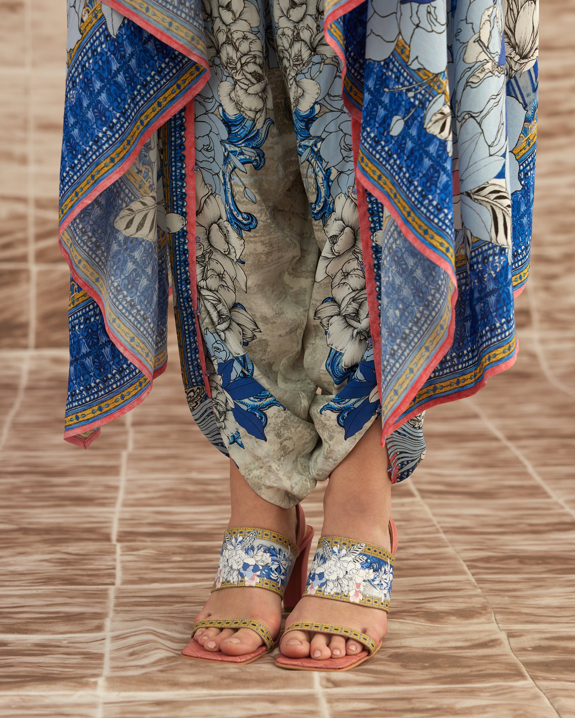 Love in Portofino (Portofino) : Lavanya - Blue/Coral