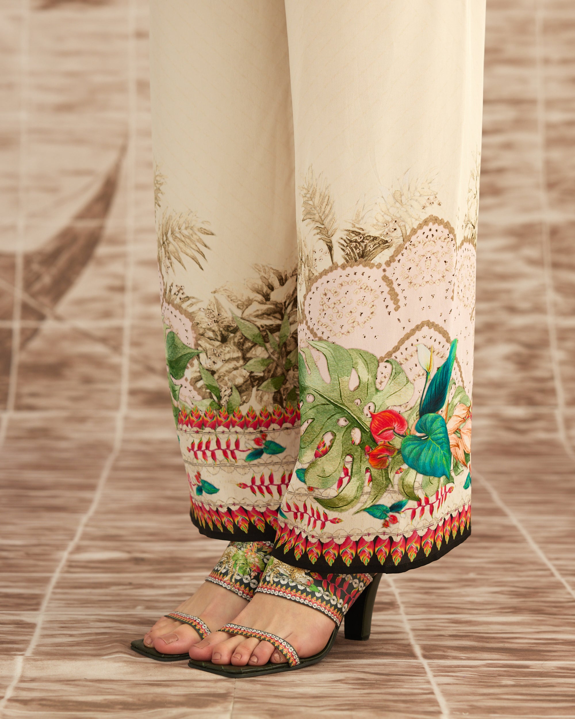 Love in Portofino (Heliconia) : Chanel - Ivory/Blush