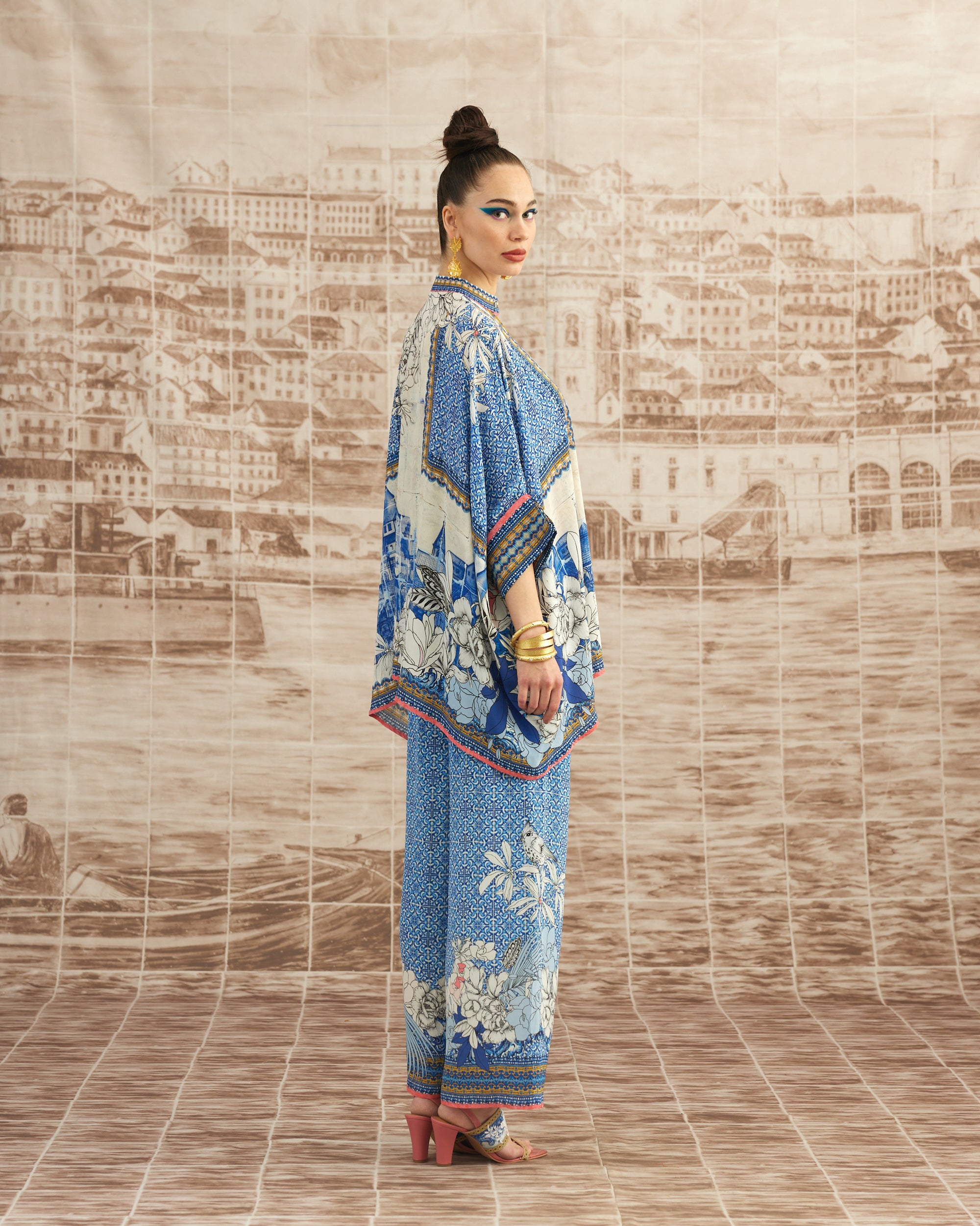 Love in Portofino (Portofino) : Chanel - Coral/Blue