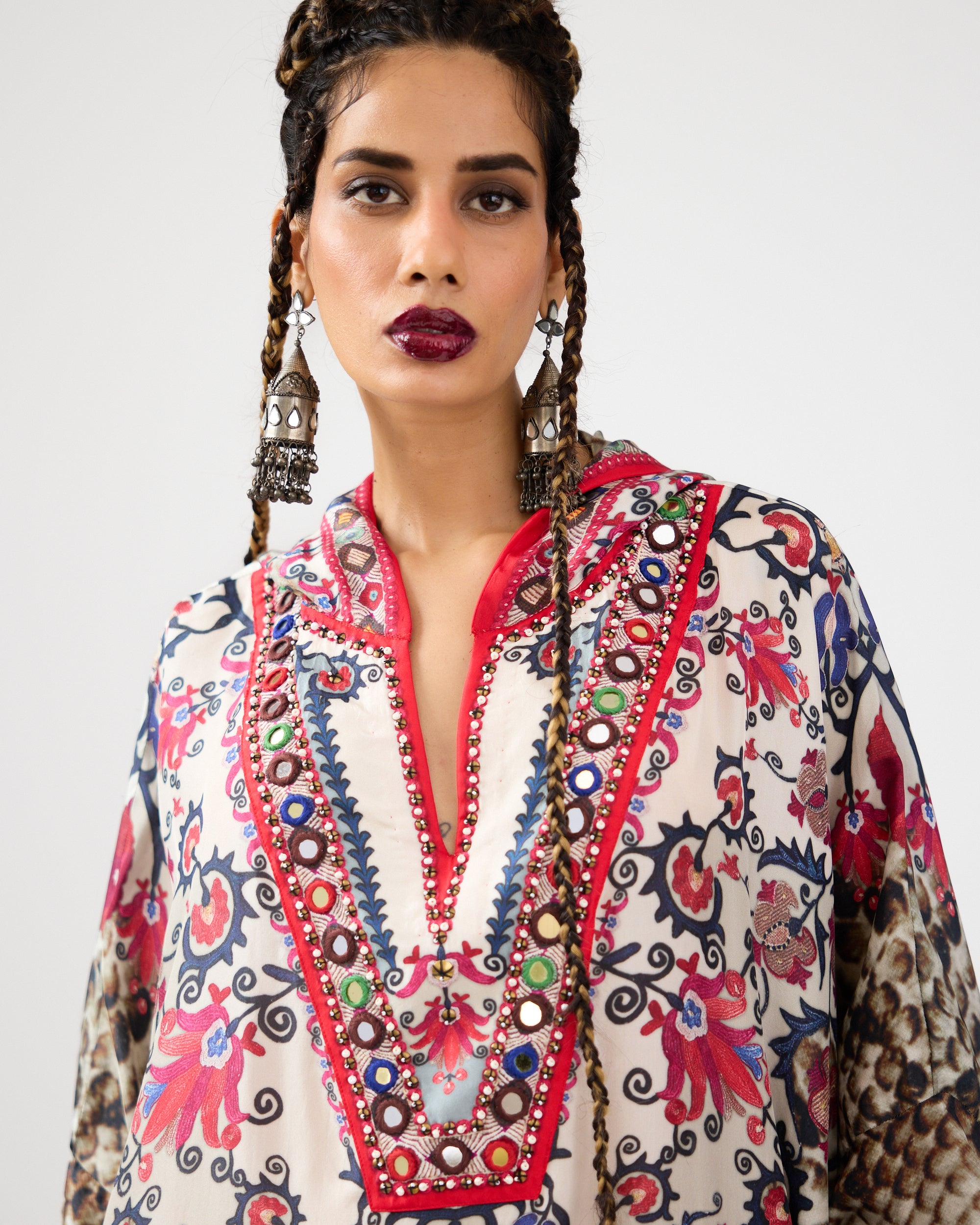 A Bukhara Summer : Vienna - Ivory/Black