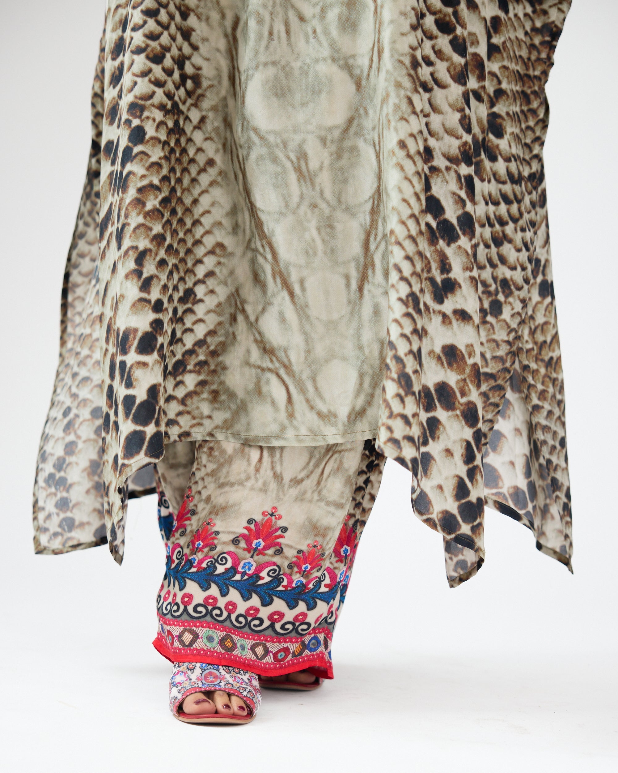 A Bukhara Summer : Vienna - Ivory/Black