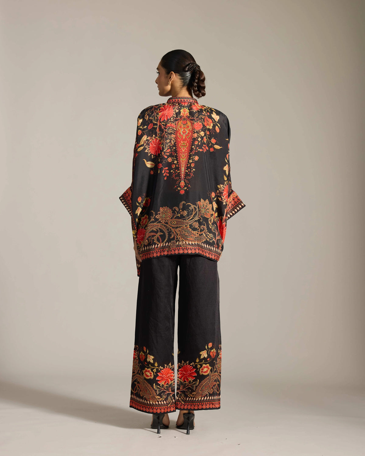 CHINTZ : Chanel