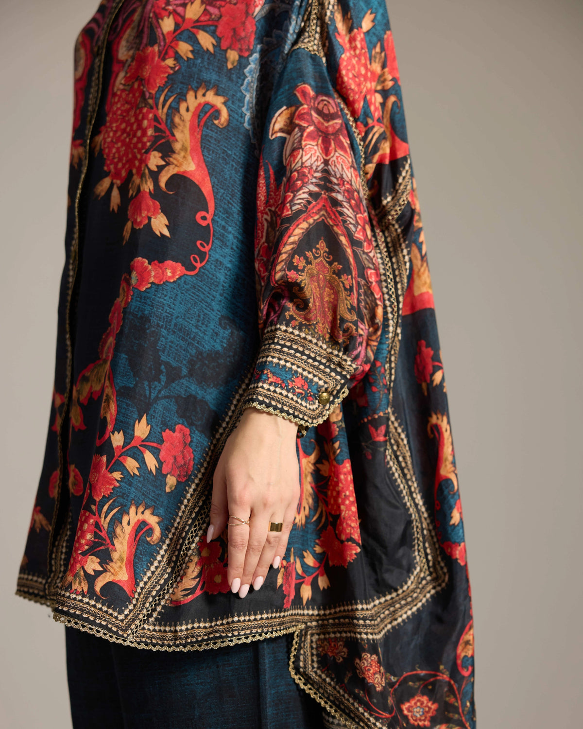CHINTZ : Nilomi