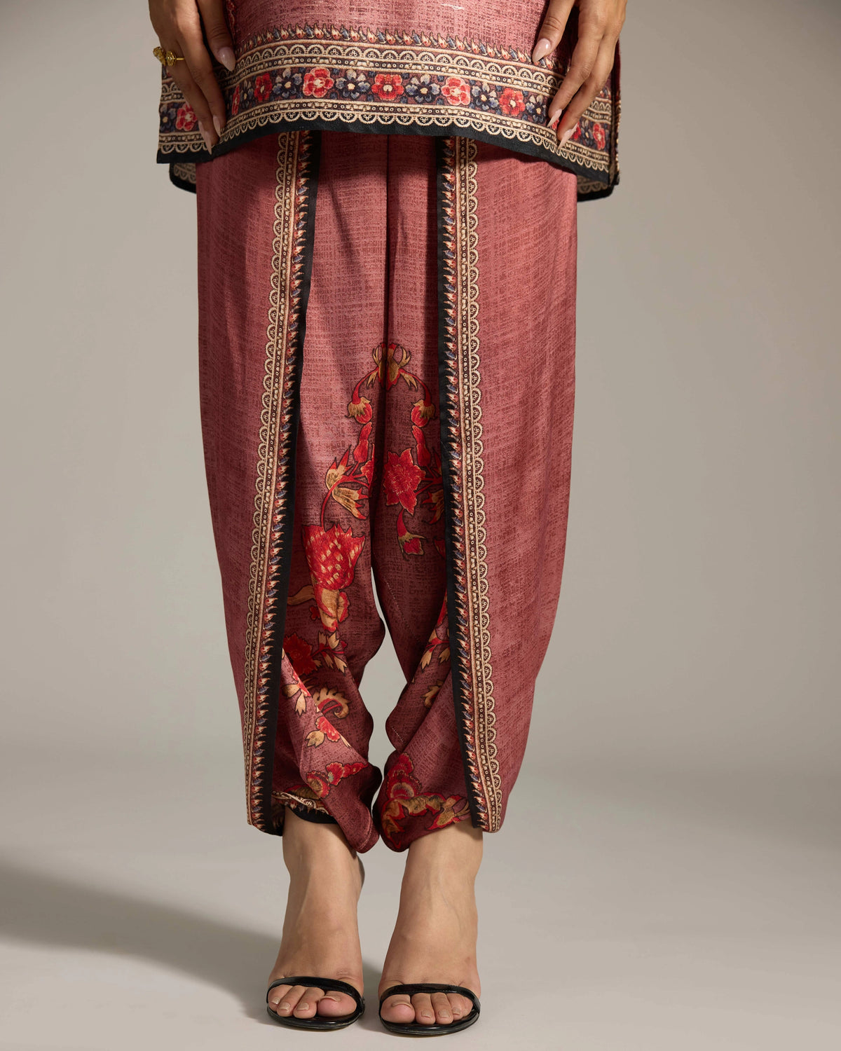 CHINTZ : Resham