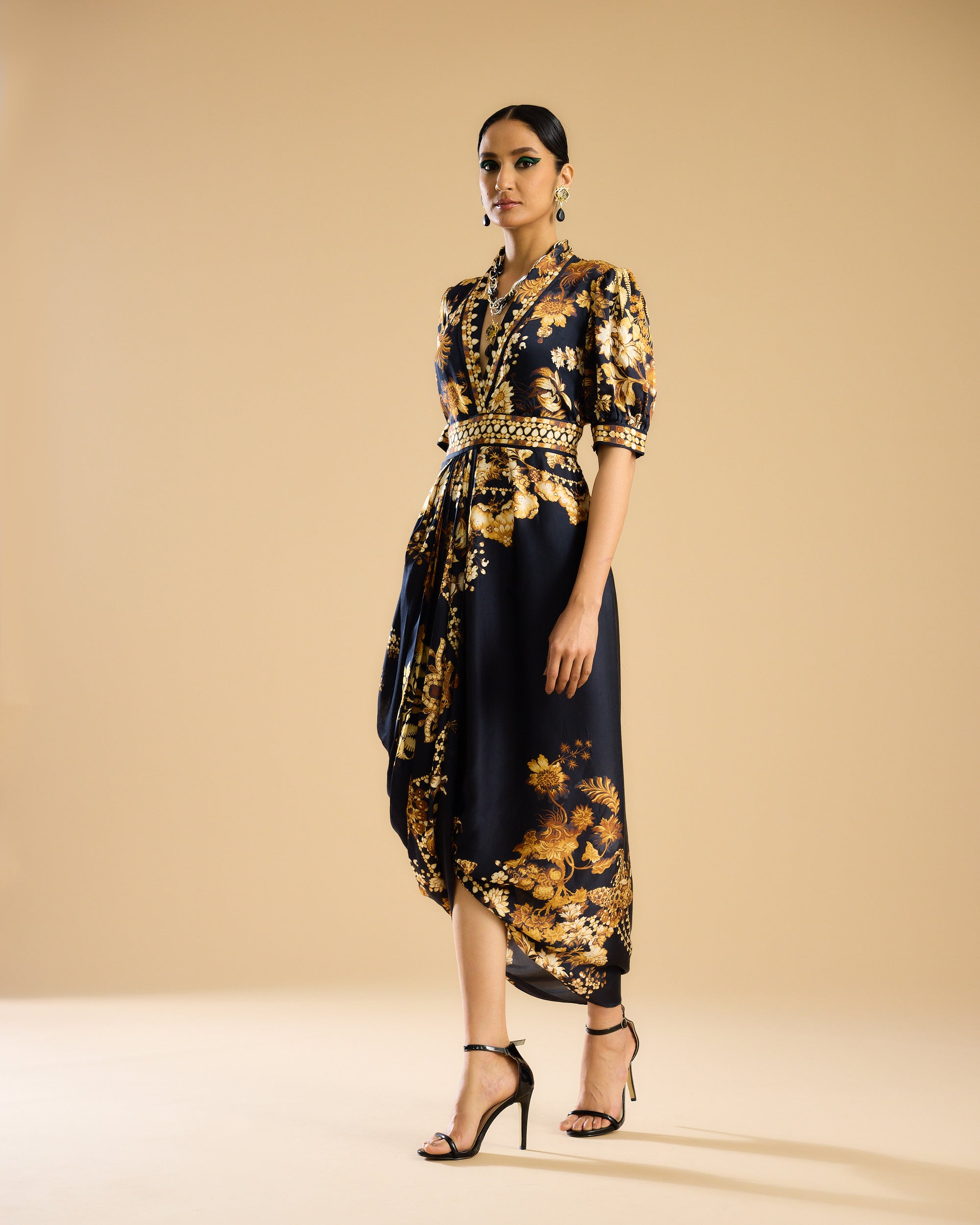 Nizam : Natasha/Chen - Black/Gold