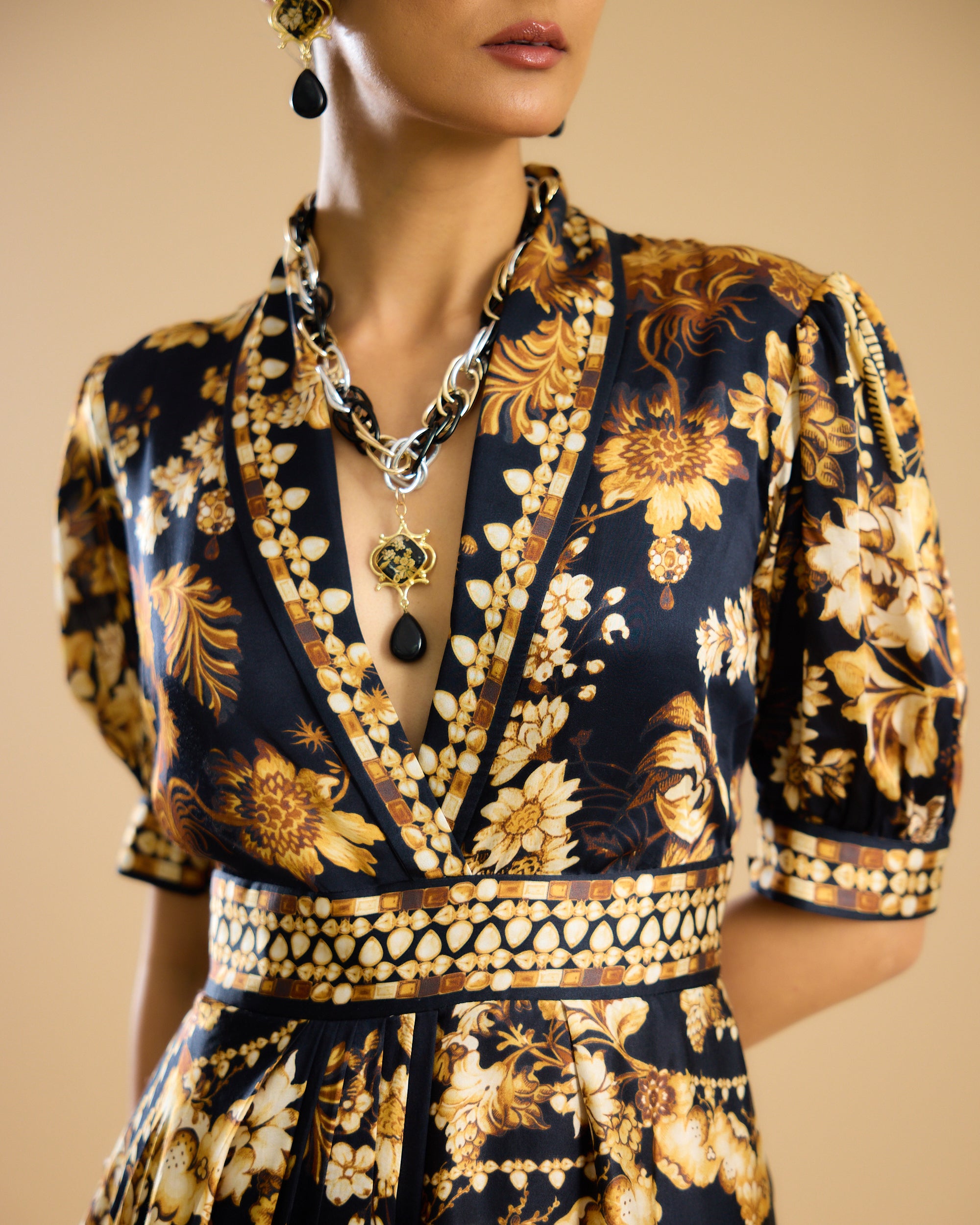 Nizam : Natasha/Chen - Black/Gold