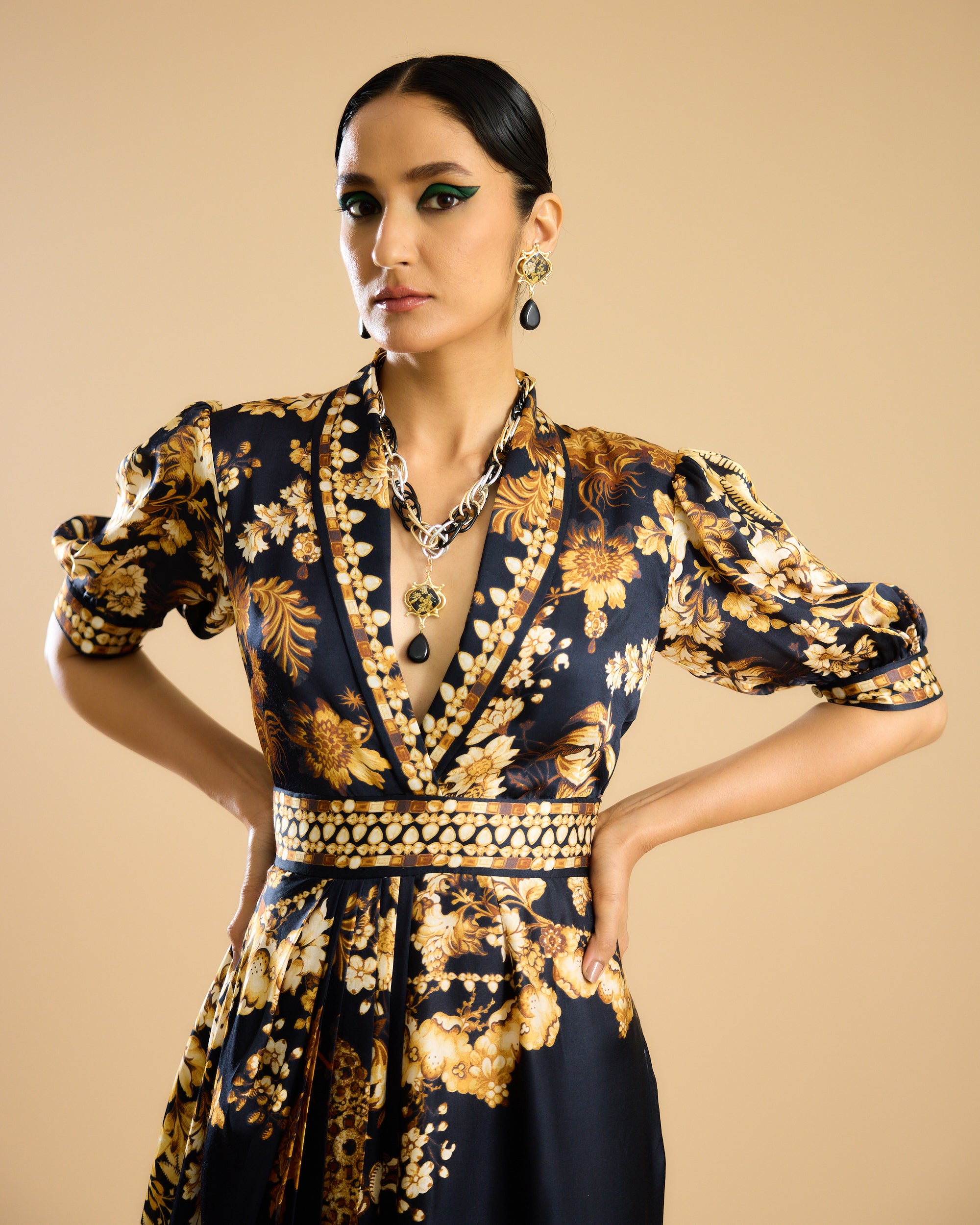 Nizam : Natasha/Chen - Black/Gold