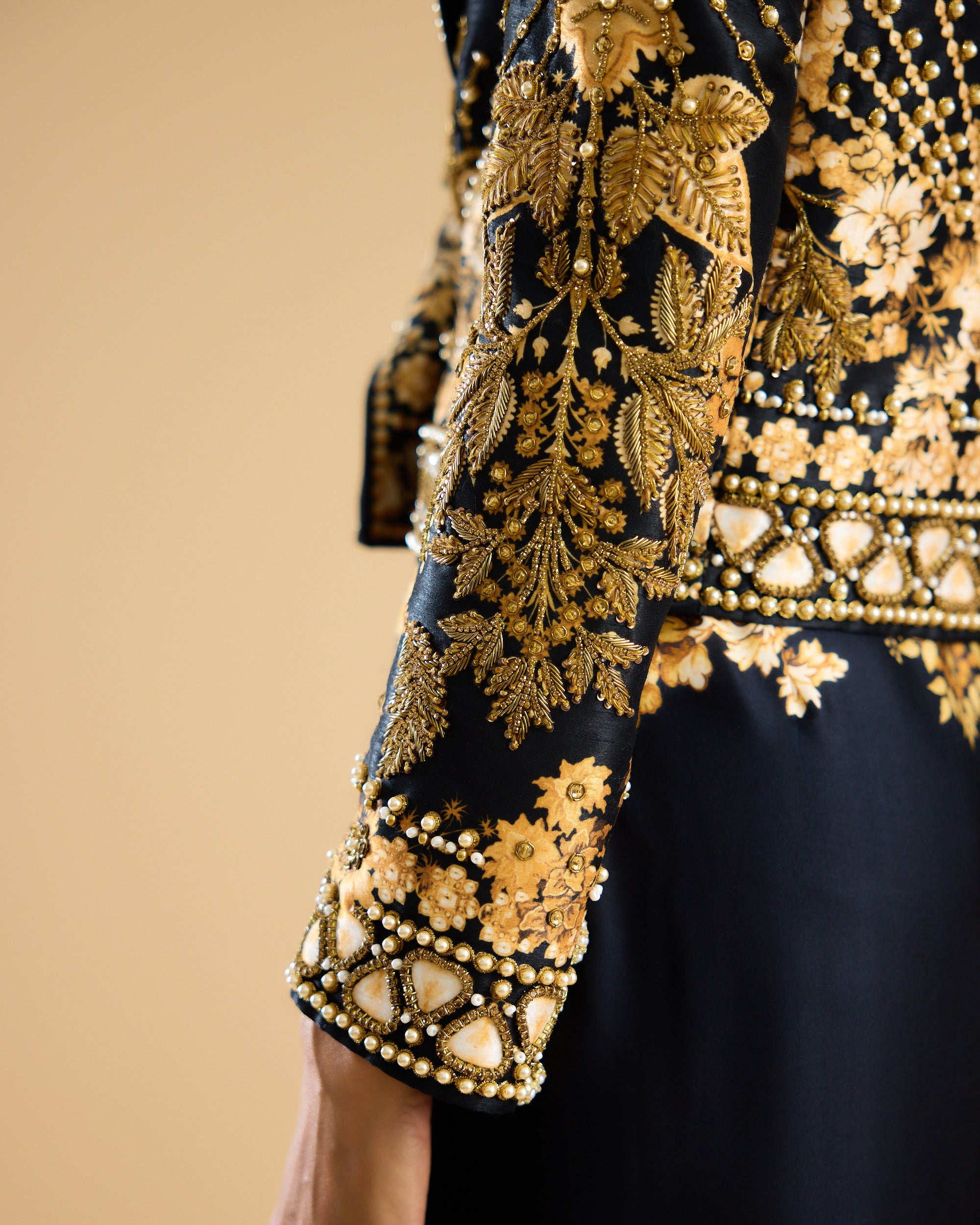 Nizam : Natasha/Chen - Black/Gold