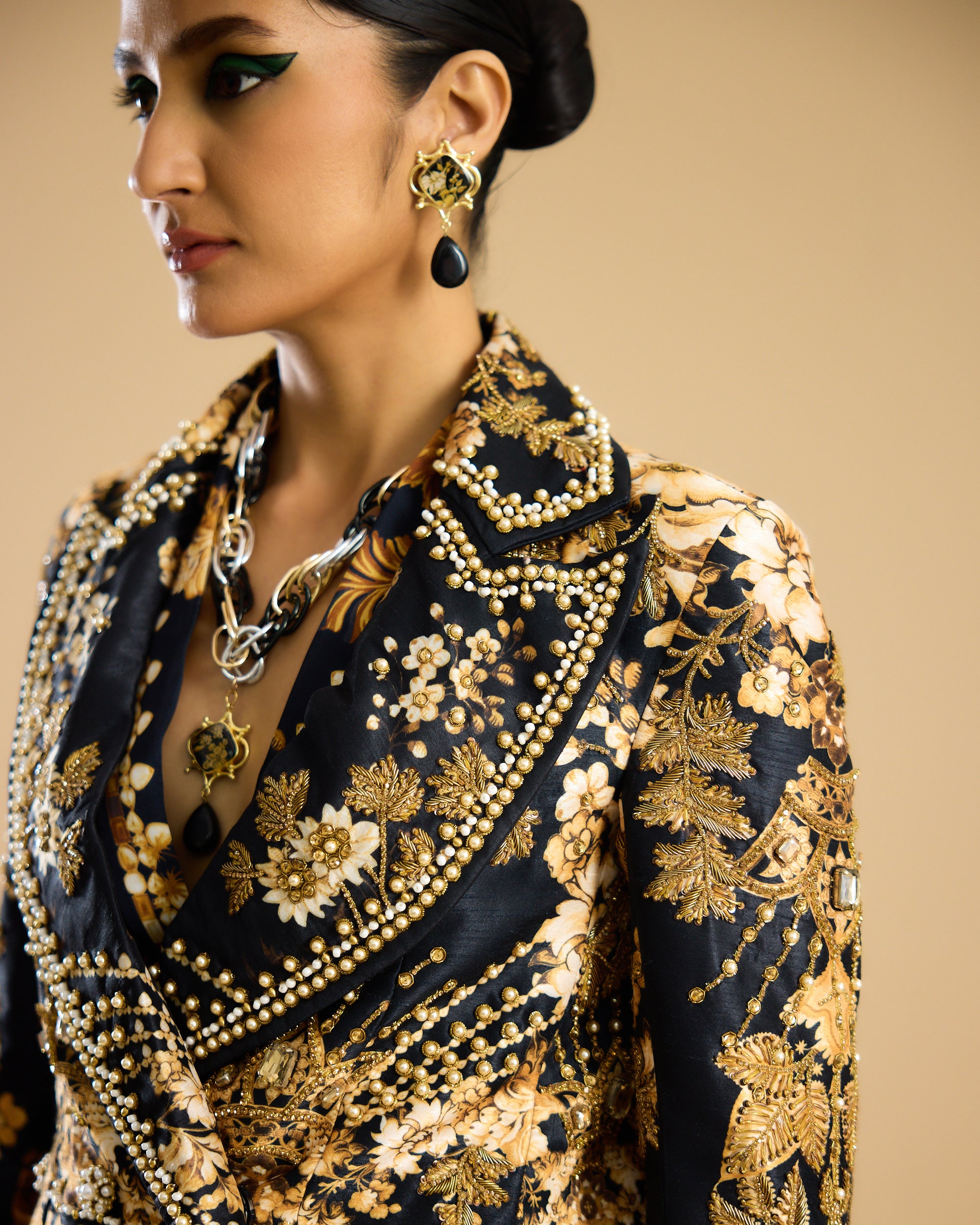 Nizam : Natasha/Chen - Black/Gold