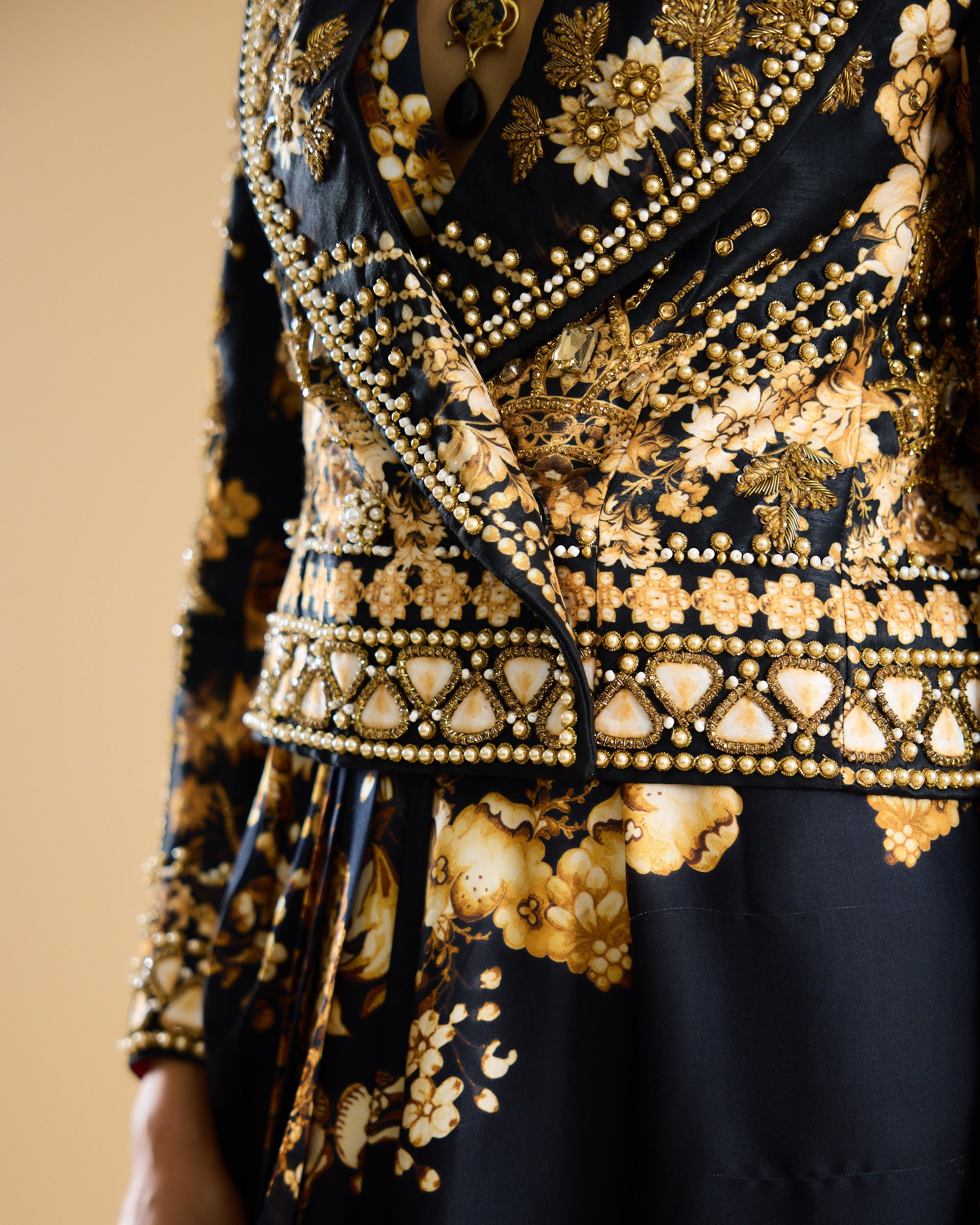 Nizam : Natasha/Chen - Black/Gold
