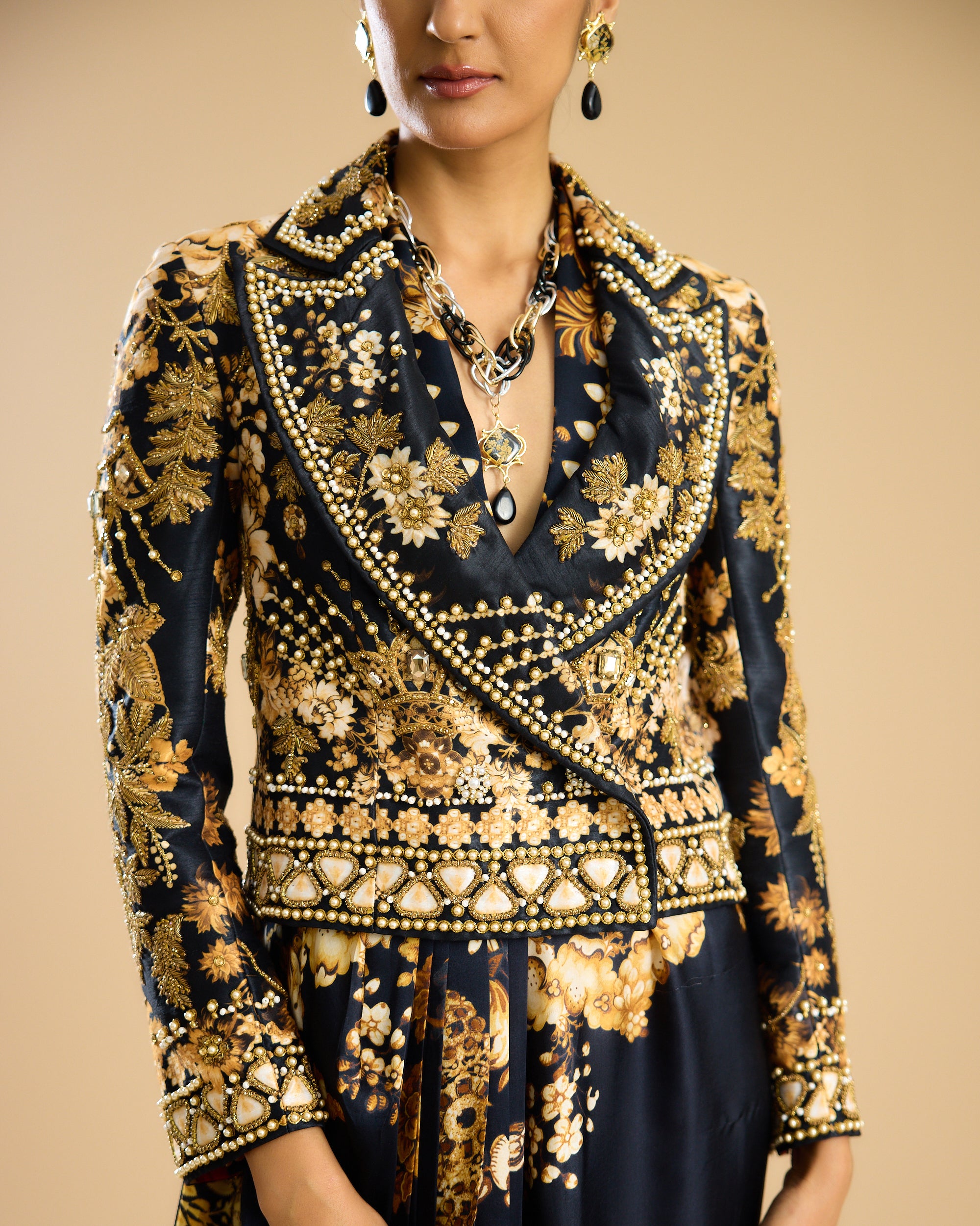 Nizam : Natasha/Chen - Black/Gold