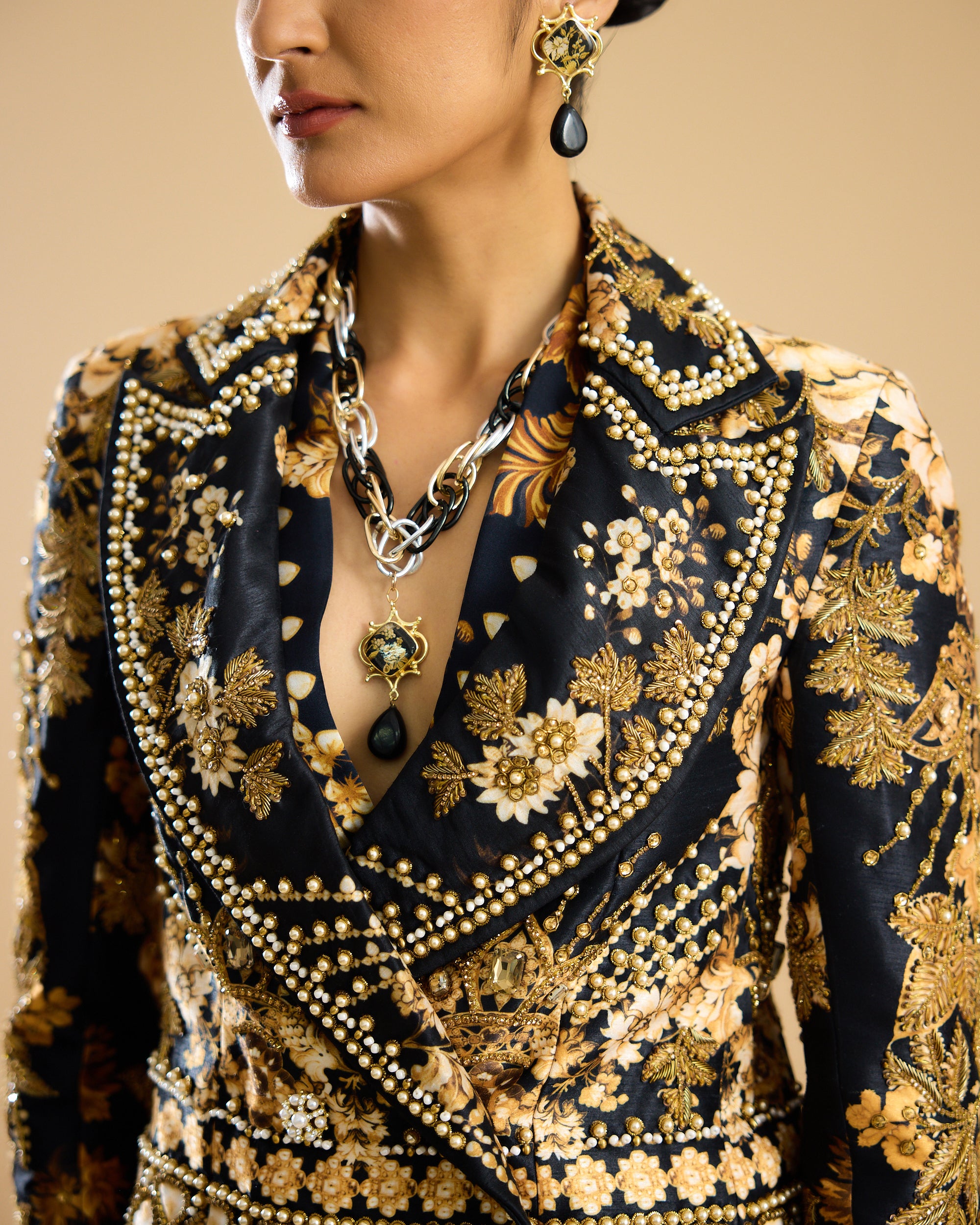 Nizam : Natasha/Chen - Black/Gold