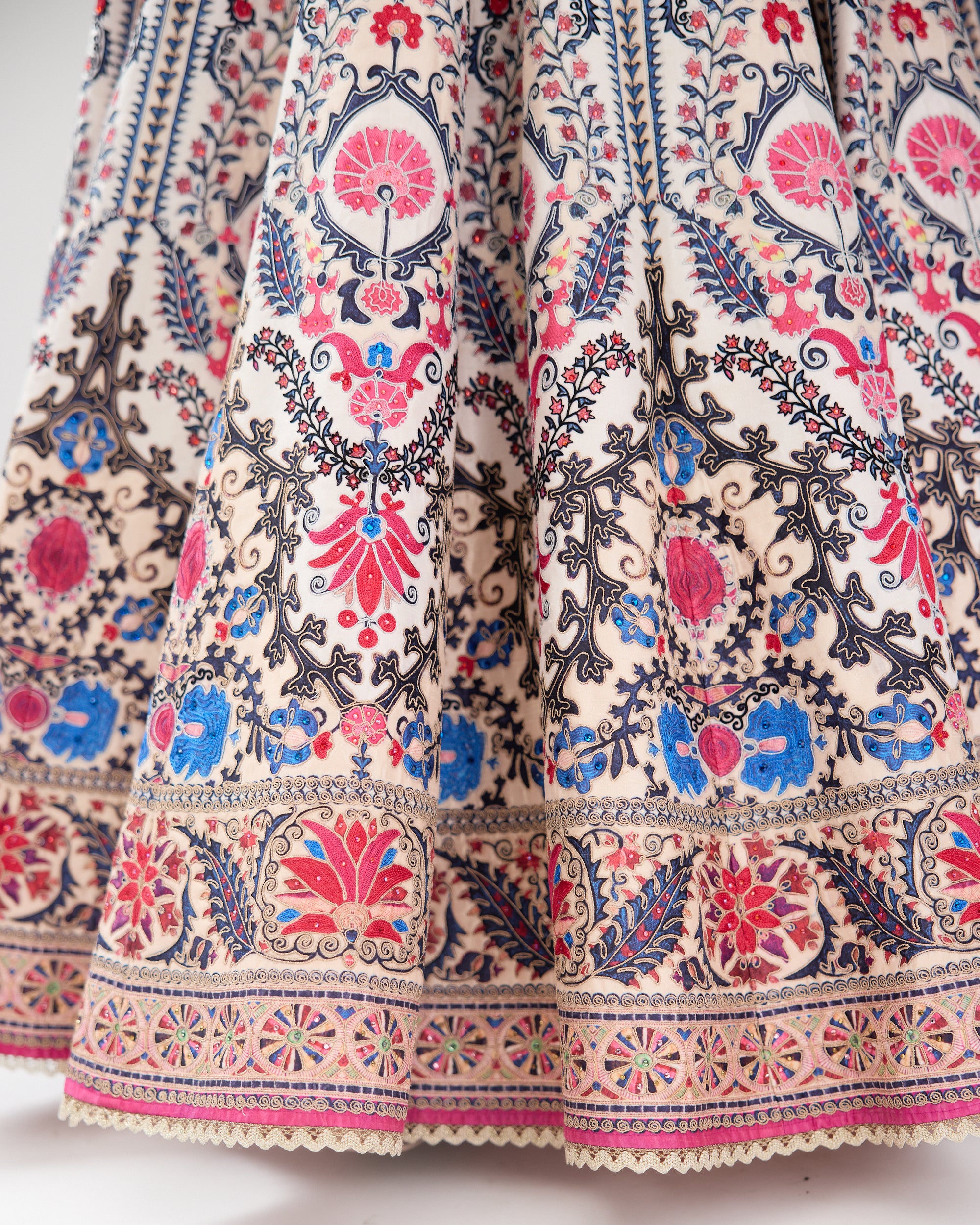 A Bukhara Summer : Leela - Ivory/Pink