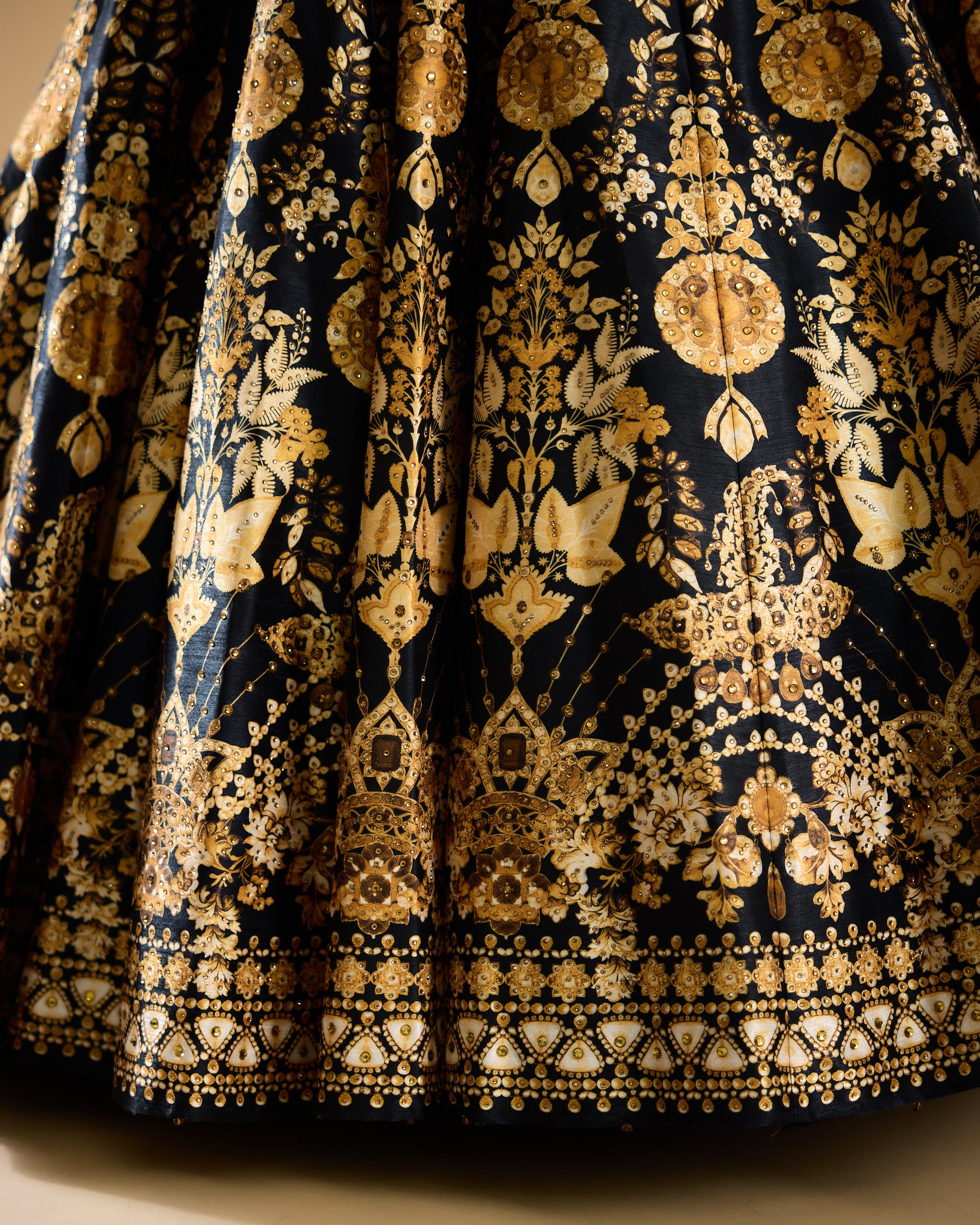 Nizam : Hanoi Leela - Black/Gold