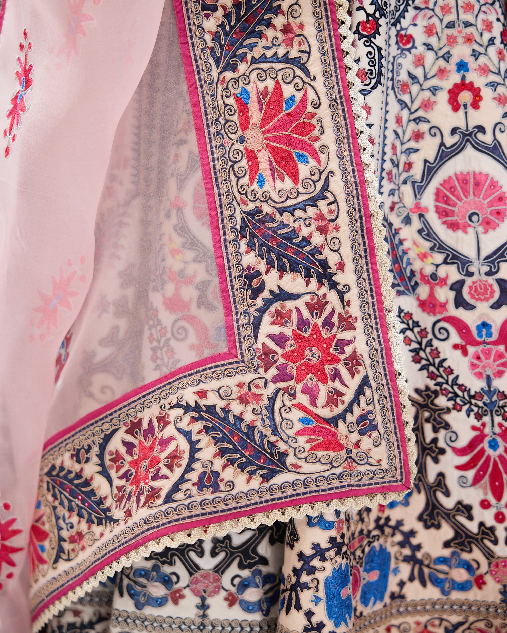 A Bukhara Summer : Leela - Ivory/Pink