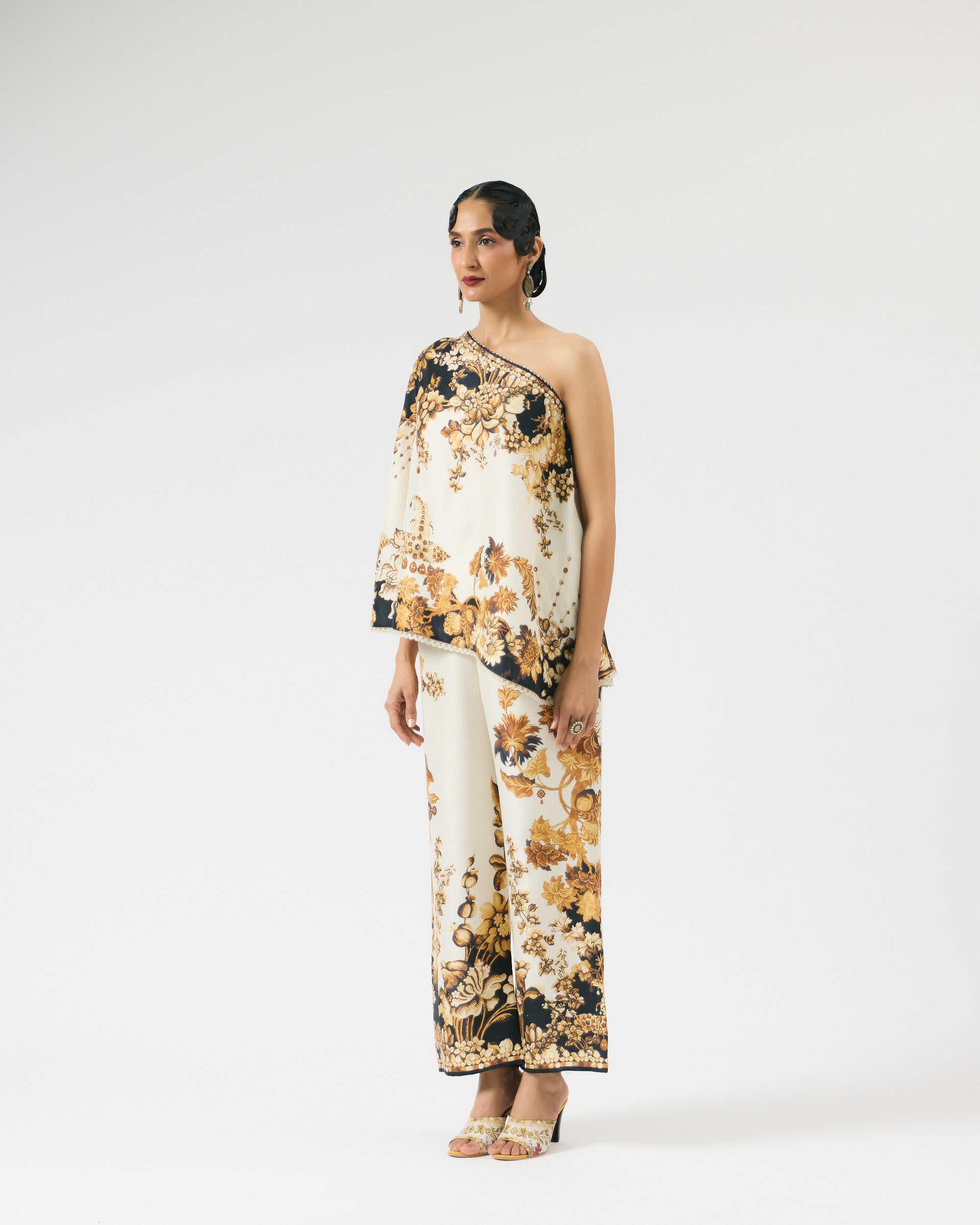 Nizam : Azam - Ivory/Black