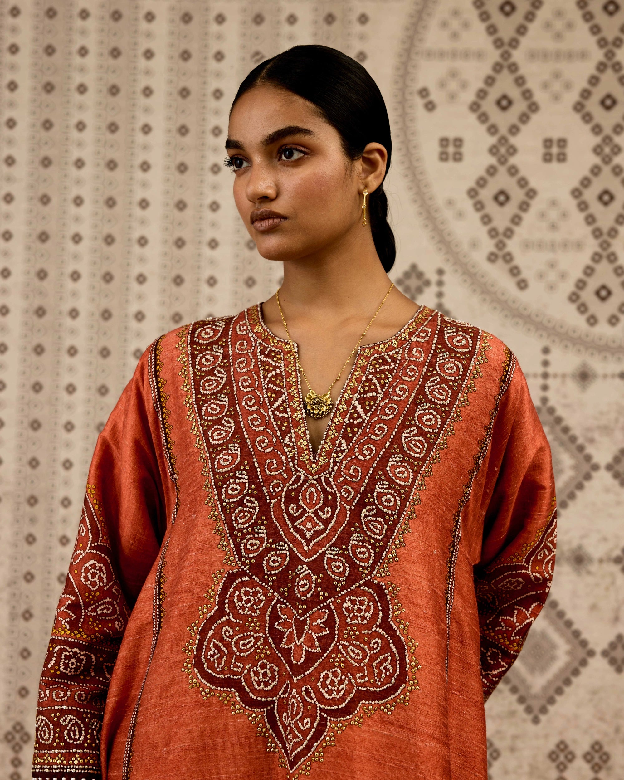BANDHEJ : Amrapali