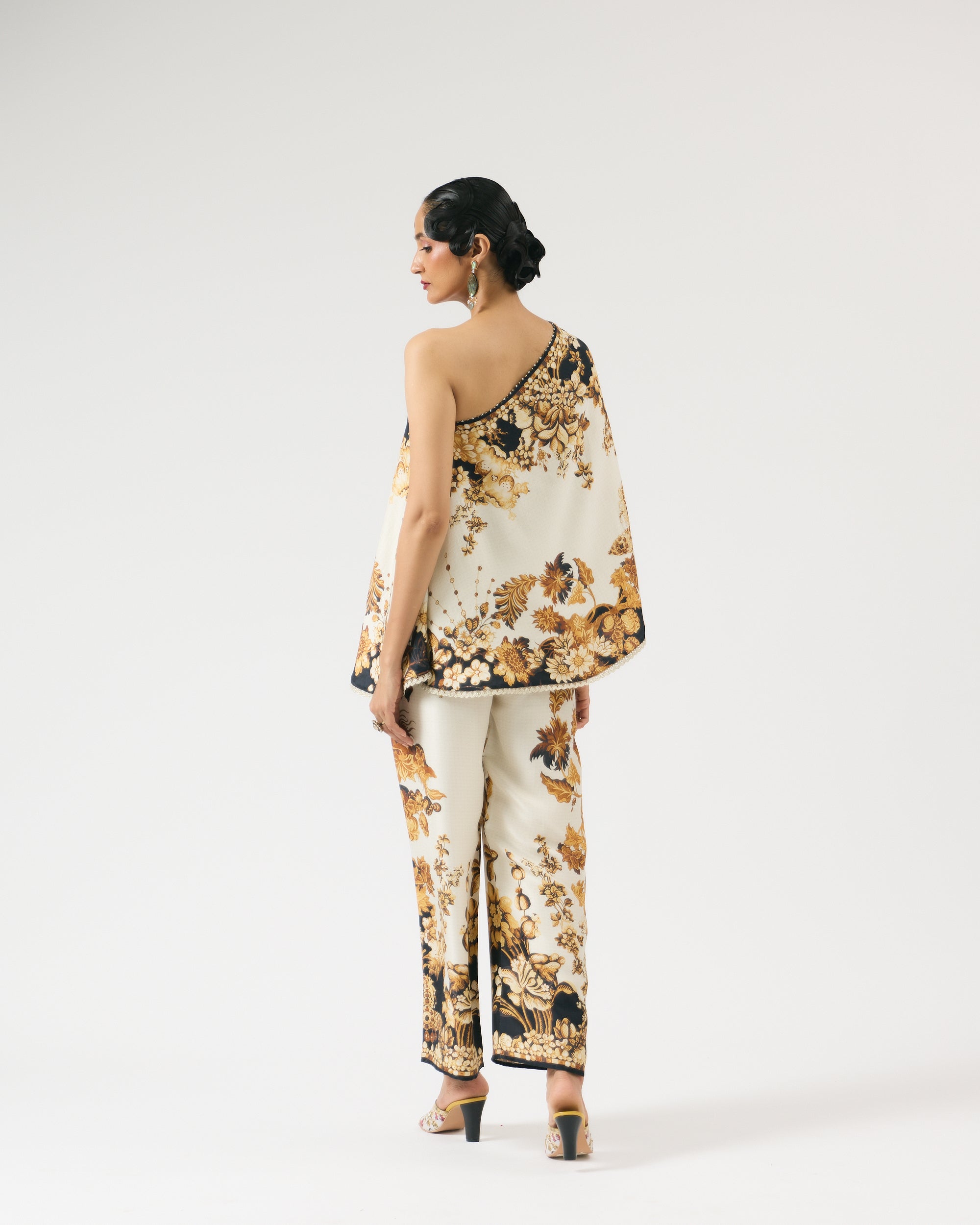 Nizam : Azam - Ivory/Black