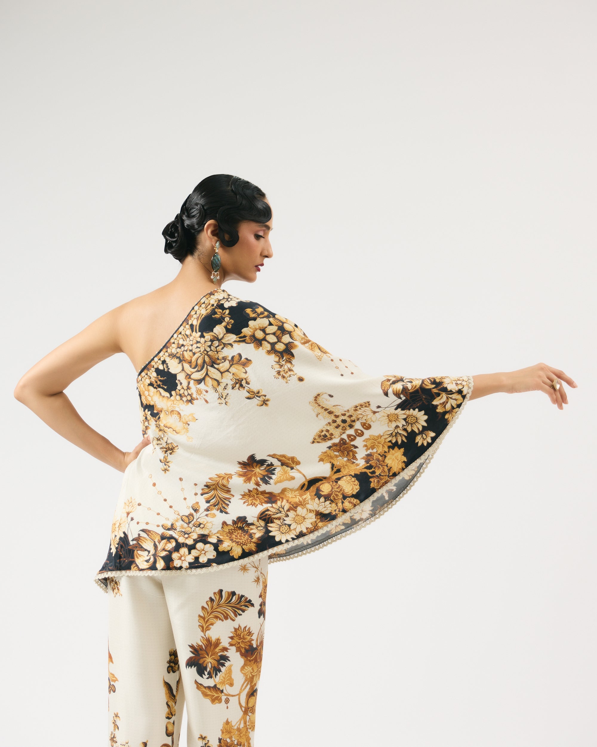 Nizam : Azam - Ivory/Black