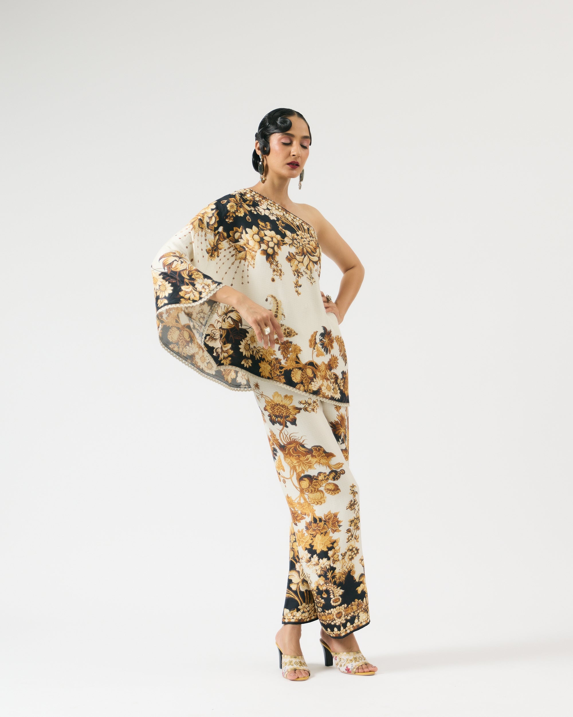 Nizam : Azam - Ivory/Black