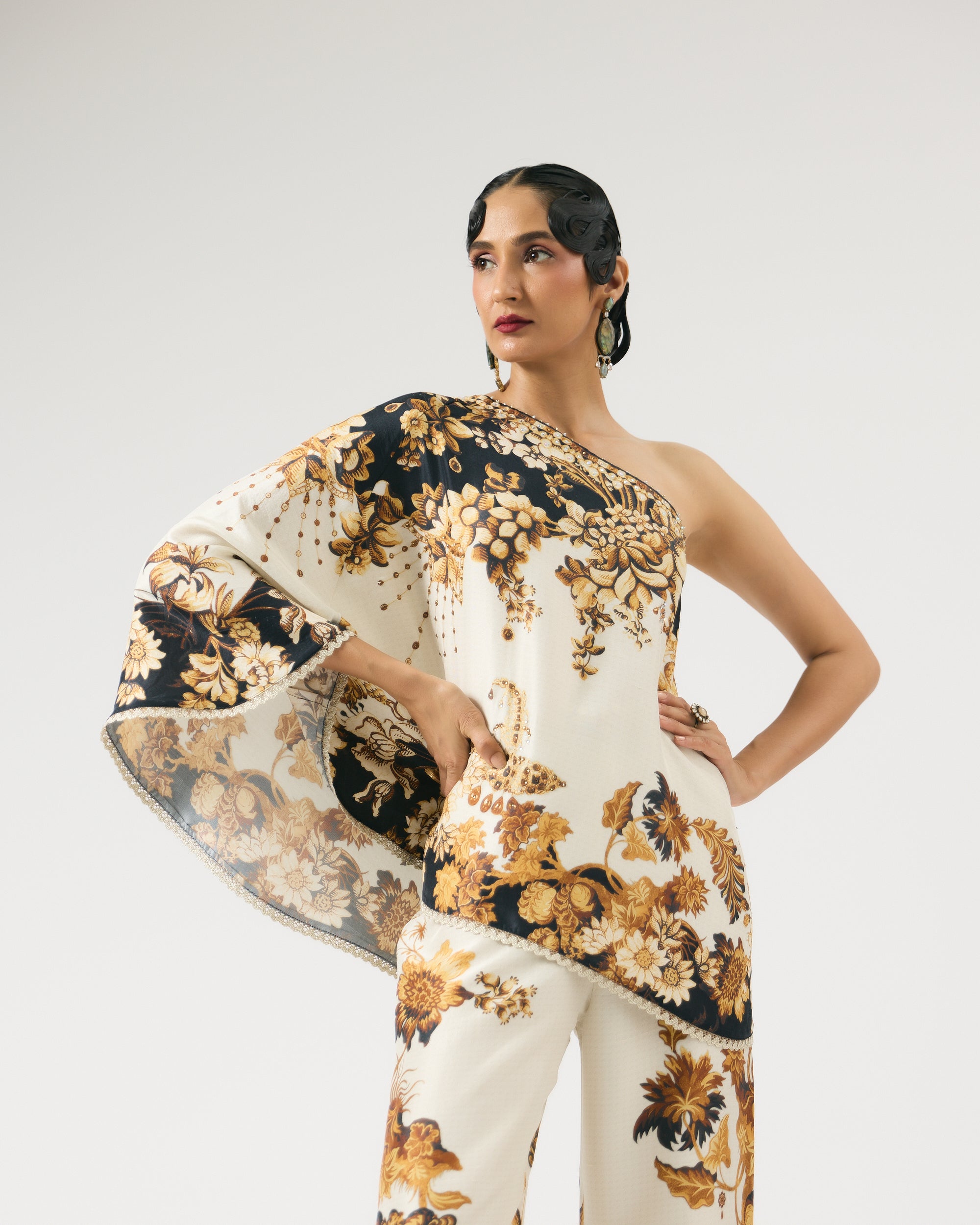 Nizam : Azam - Ivory/Black