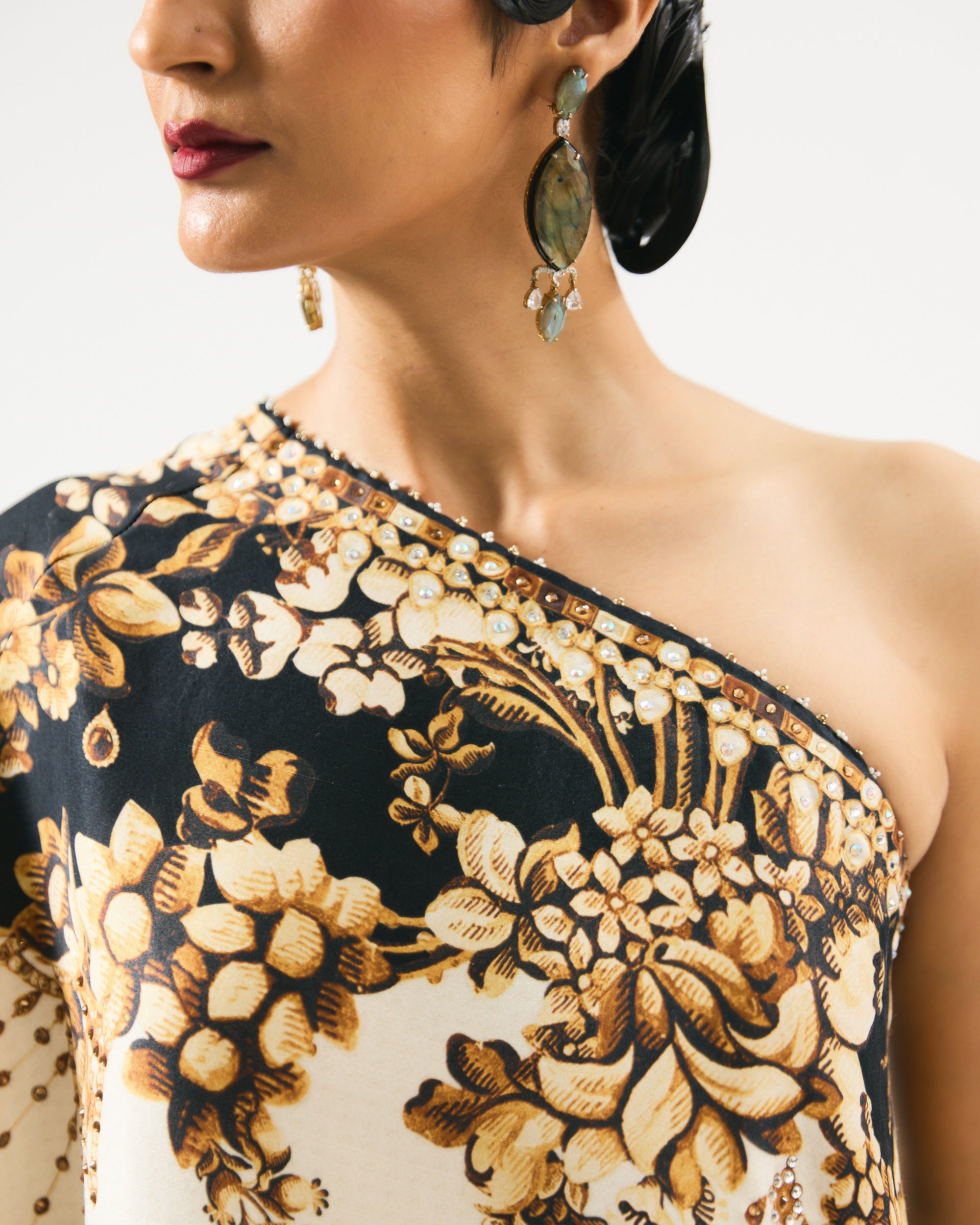 Nizam : Azam - Ivory/Black