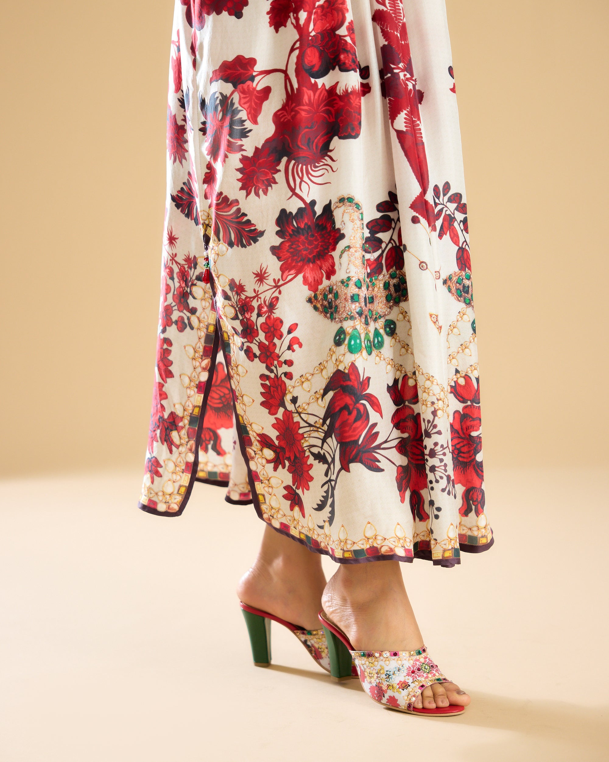 Nizam : Rasika - Ivory/Red