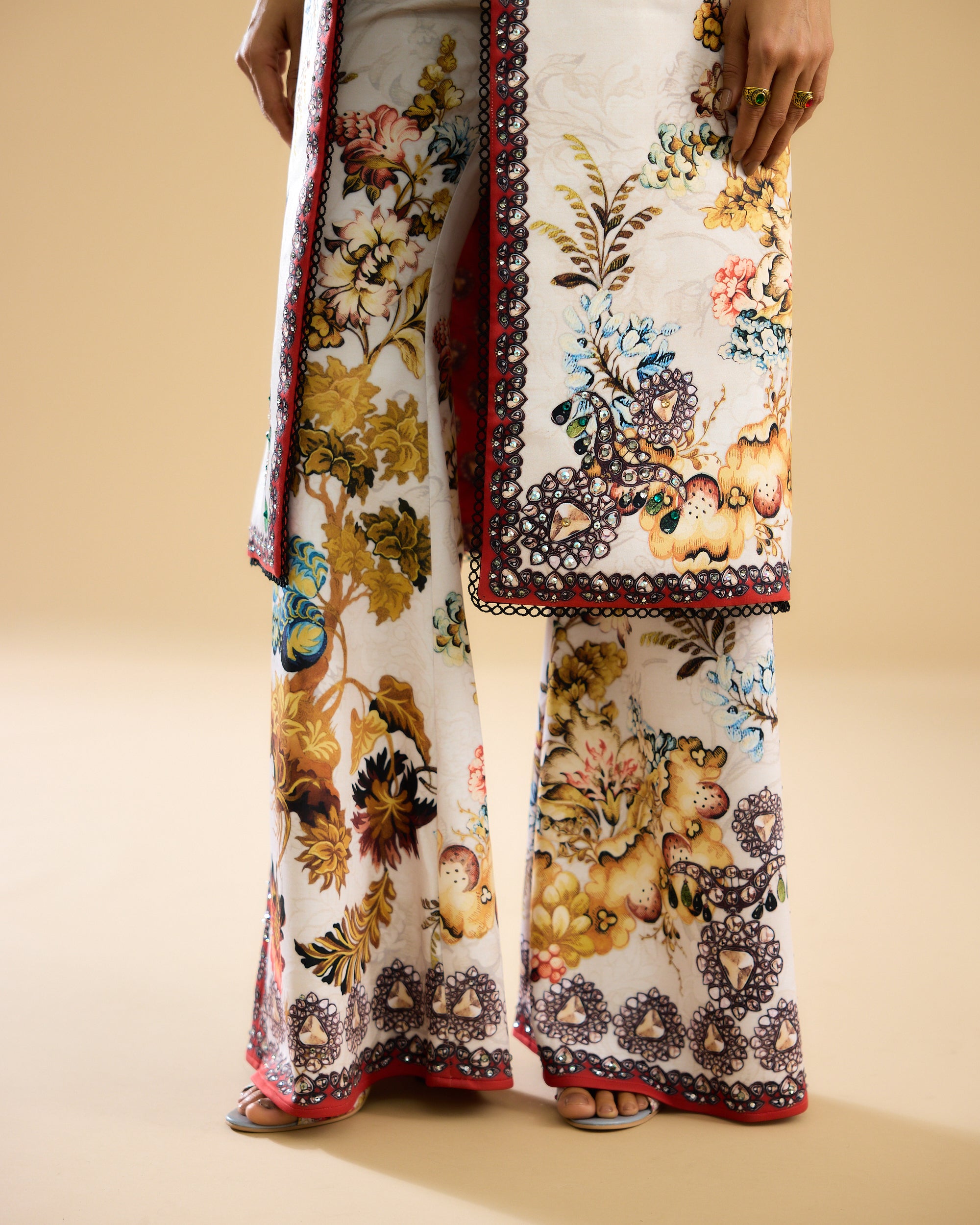 Nizam : Freya - Ivory/Red