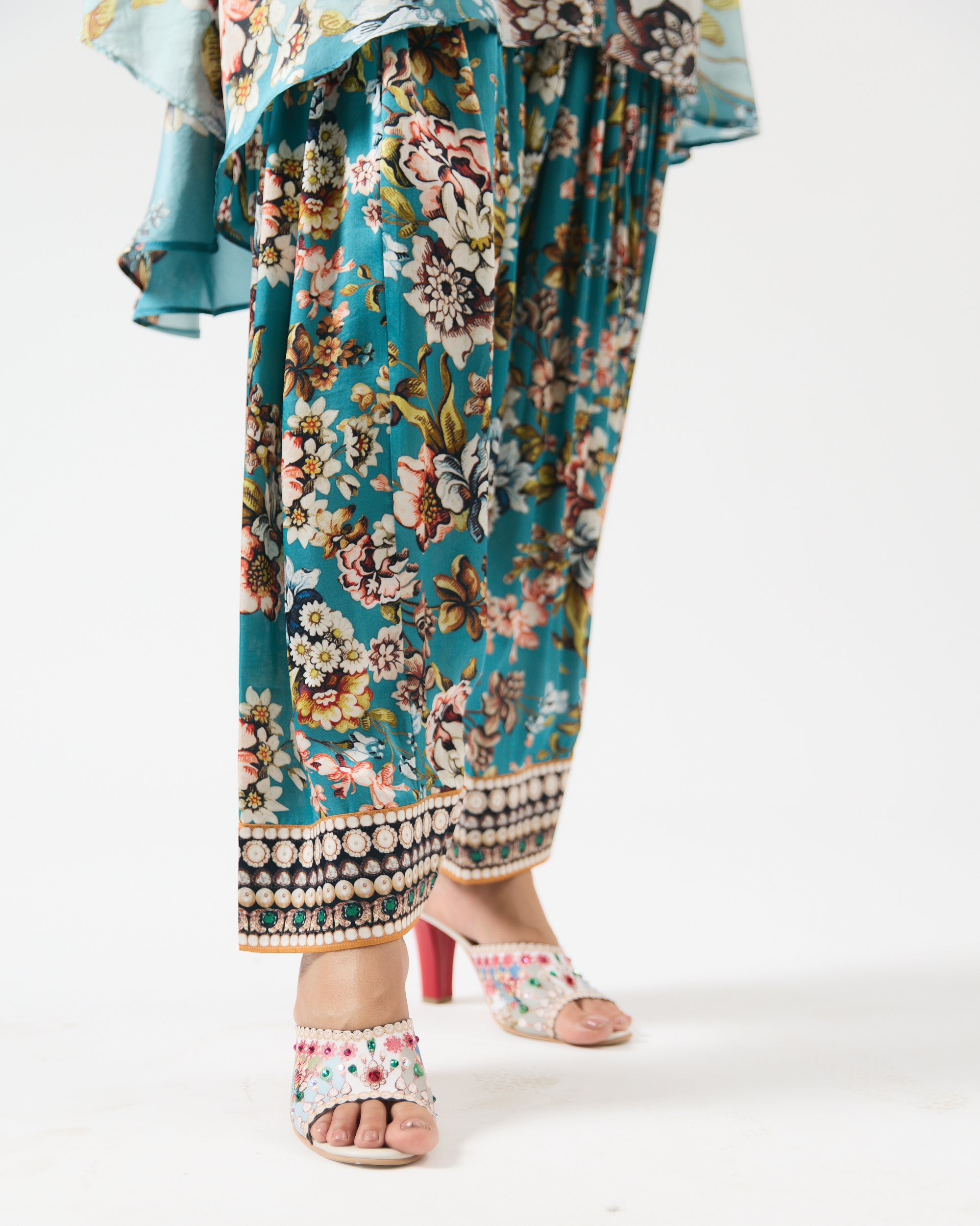 Nizam : Nilofer - Ivory/Aqua
