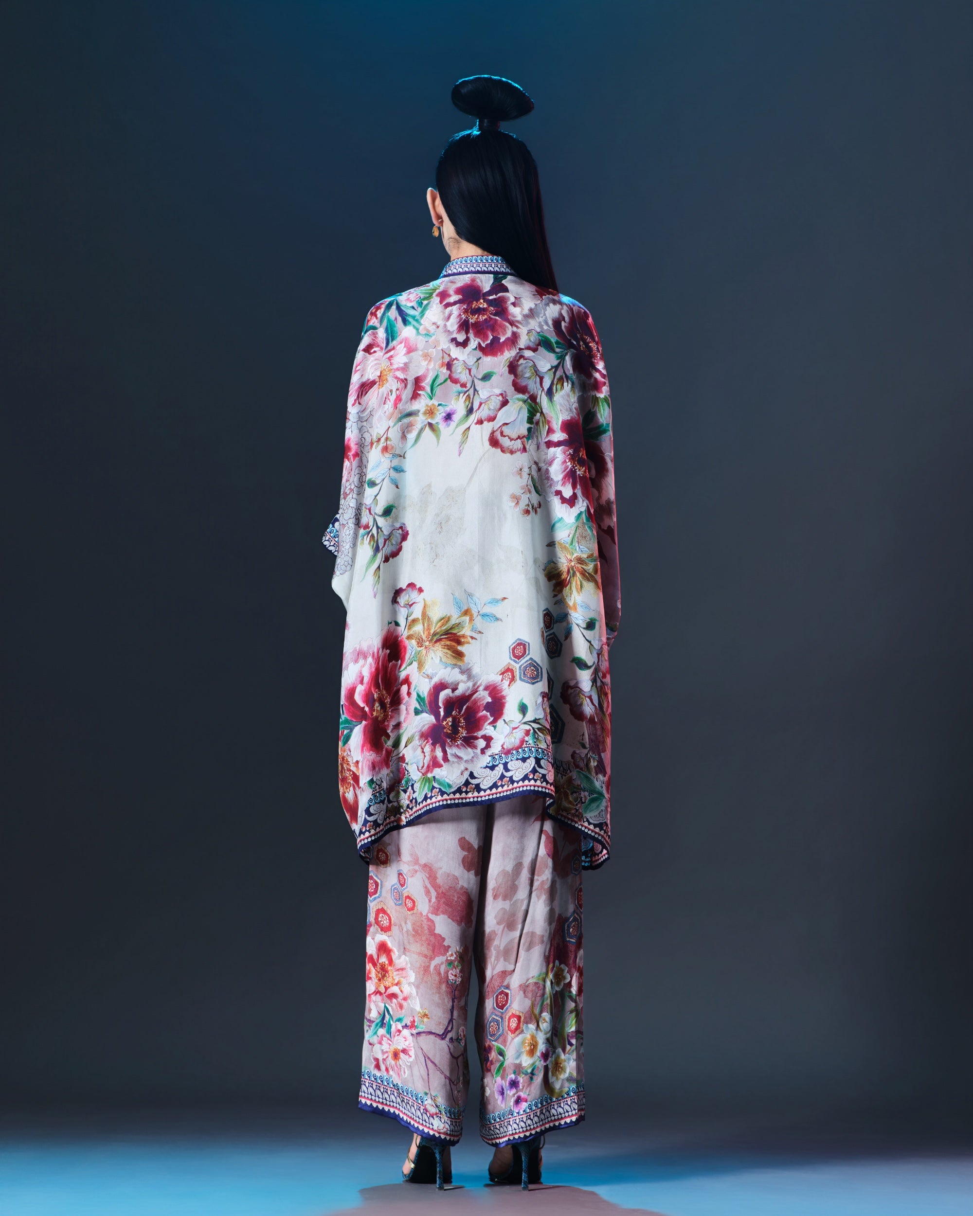 Ikebana : Chanel 36" - Beige