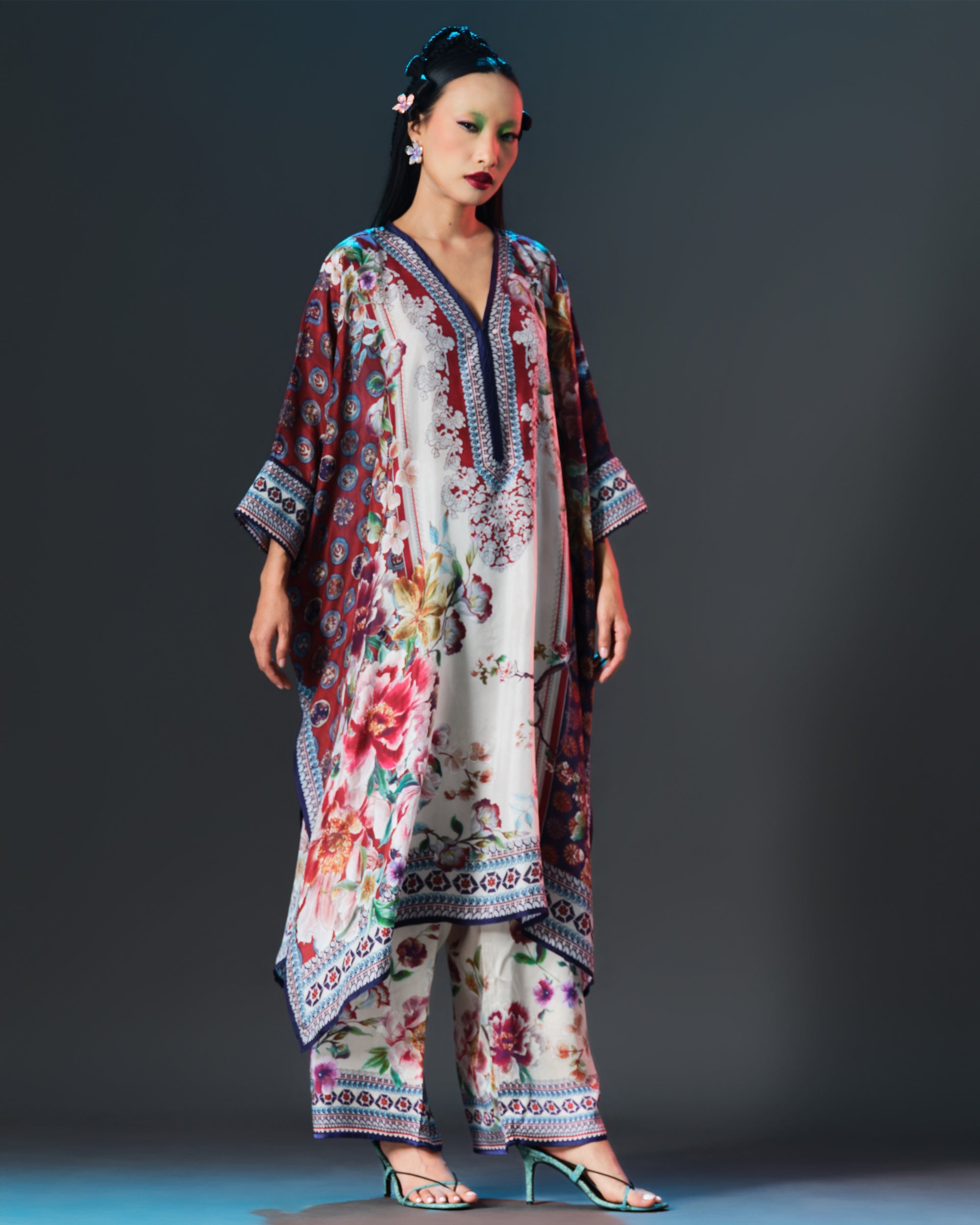 Ikebana : Chantelle 42" - Burgundy/Beige