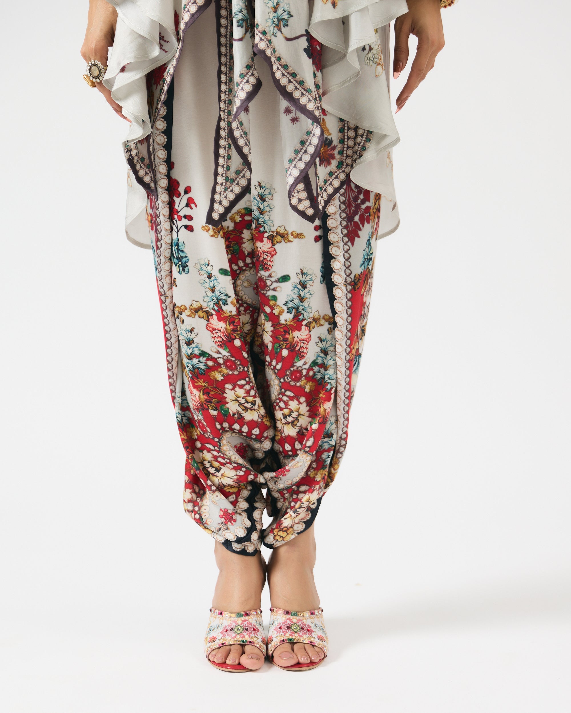 Nizam : Inayat - Ivory/Red