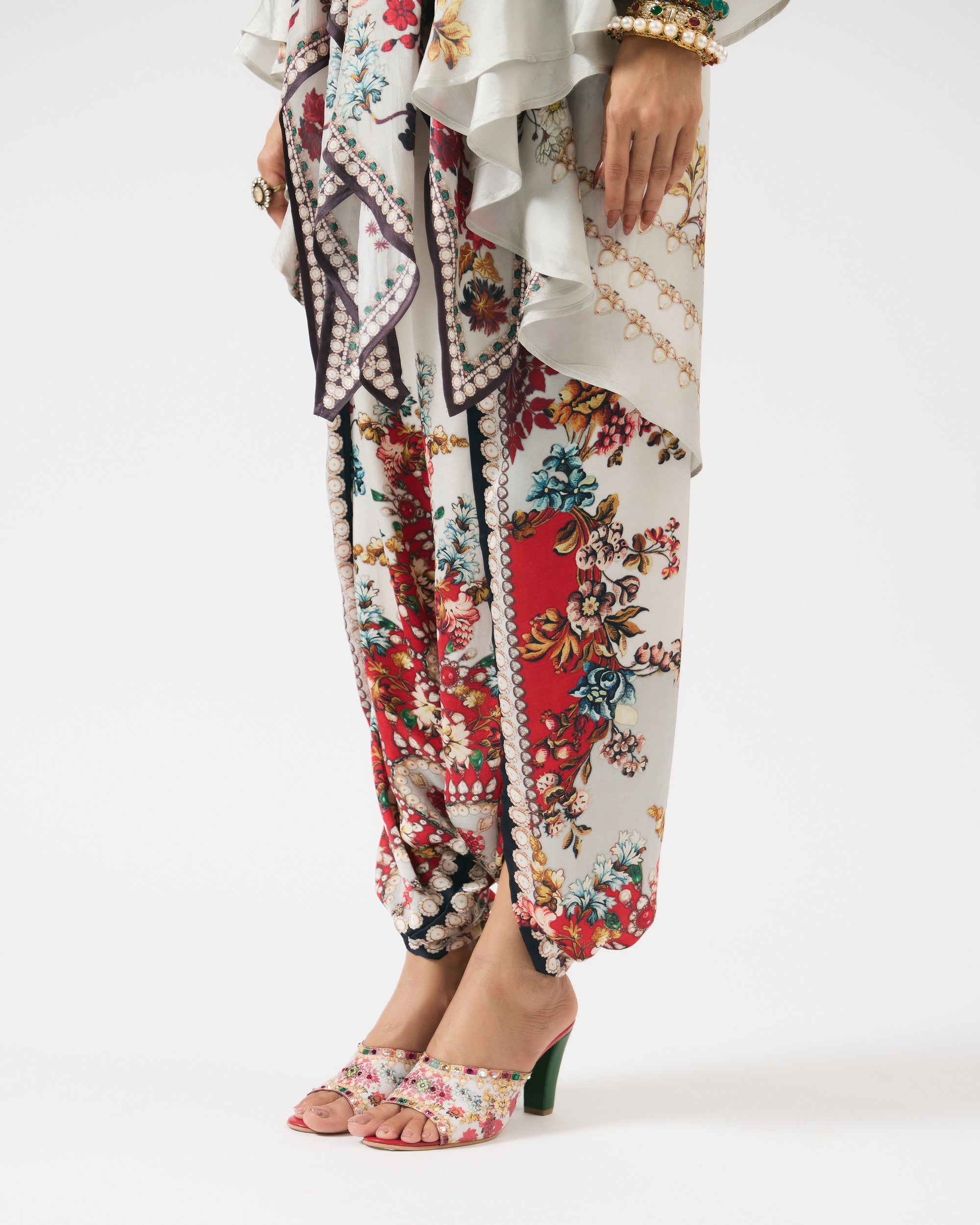 Nizam : Inayat - Ivory/Red