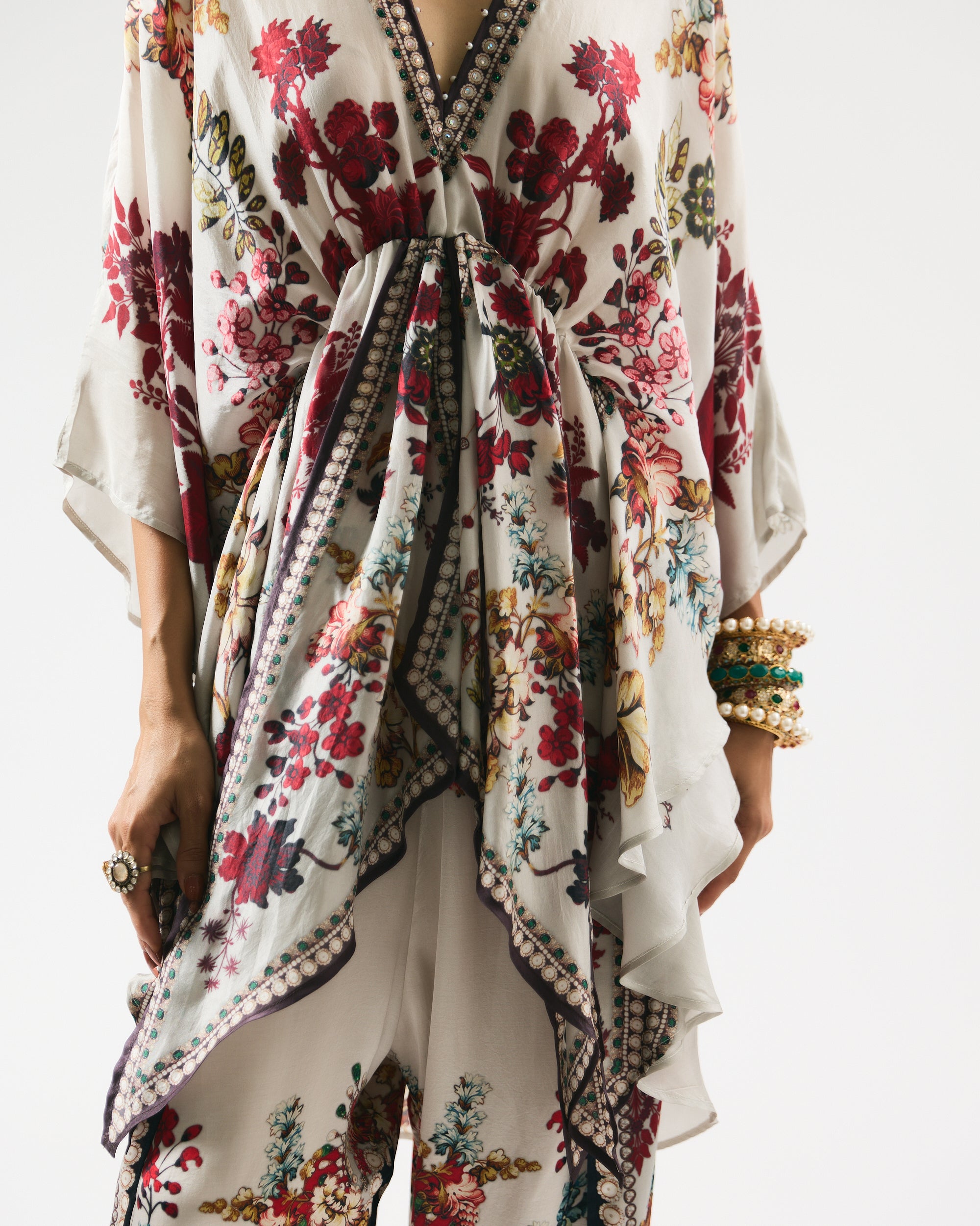 Nizam : Inayat - Ivory/Red