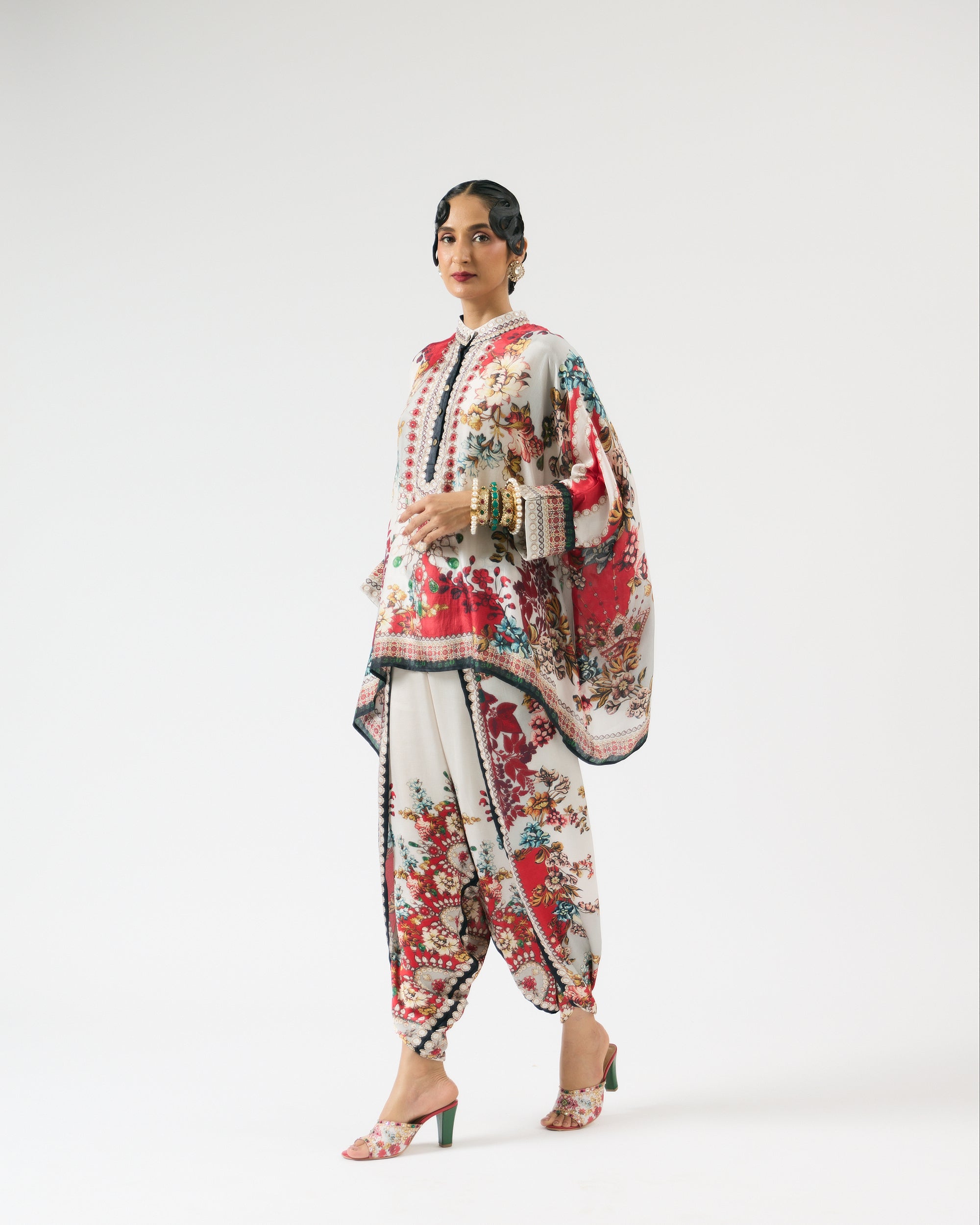Nizam : Chanel/Sonth - Ivory/Red