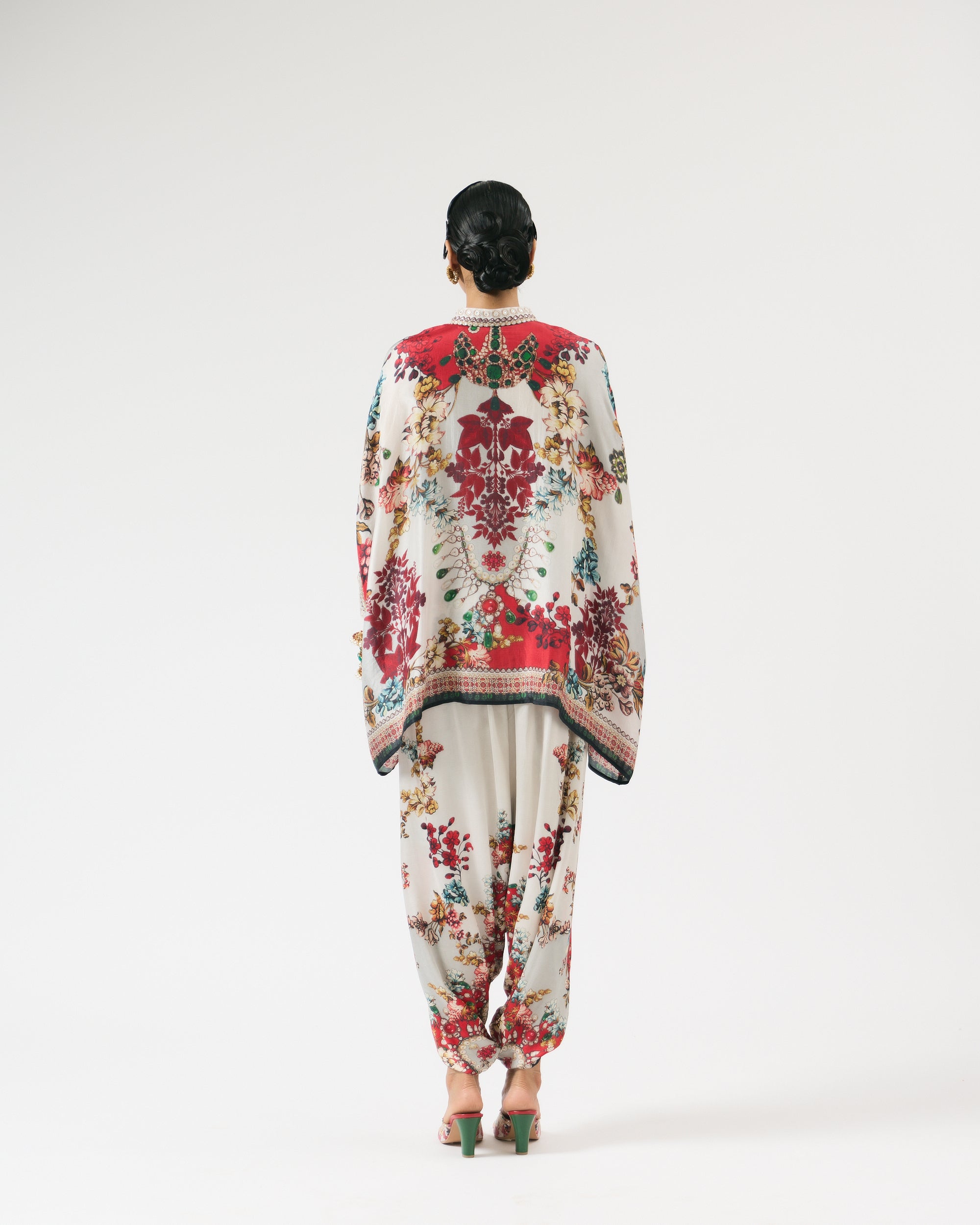 Nizam : Chanel/Sonth - Ivory/Red