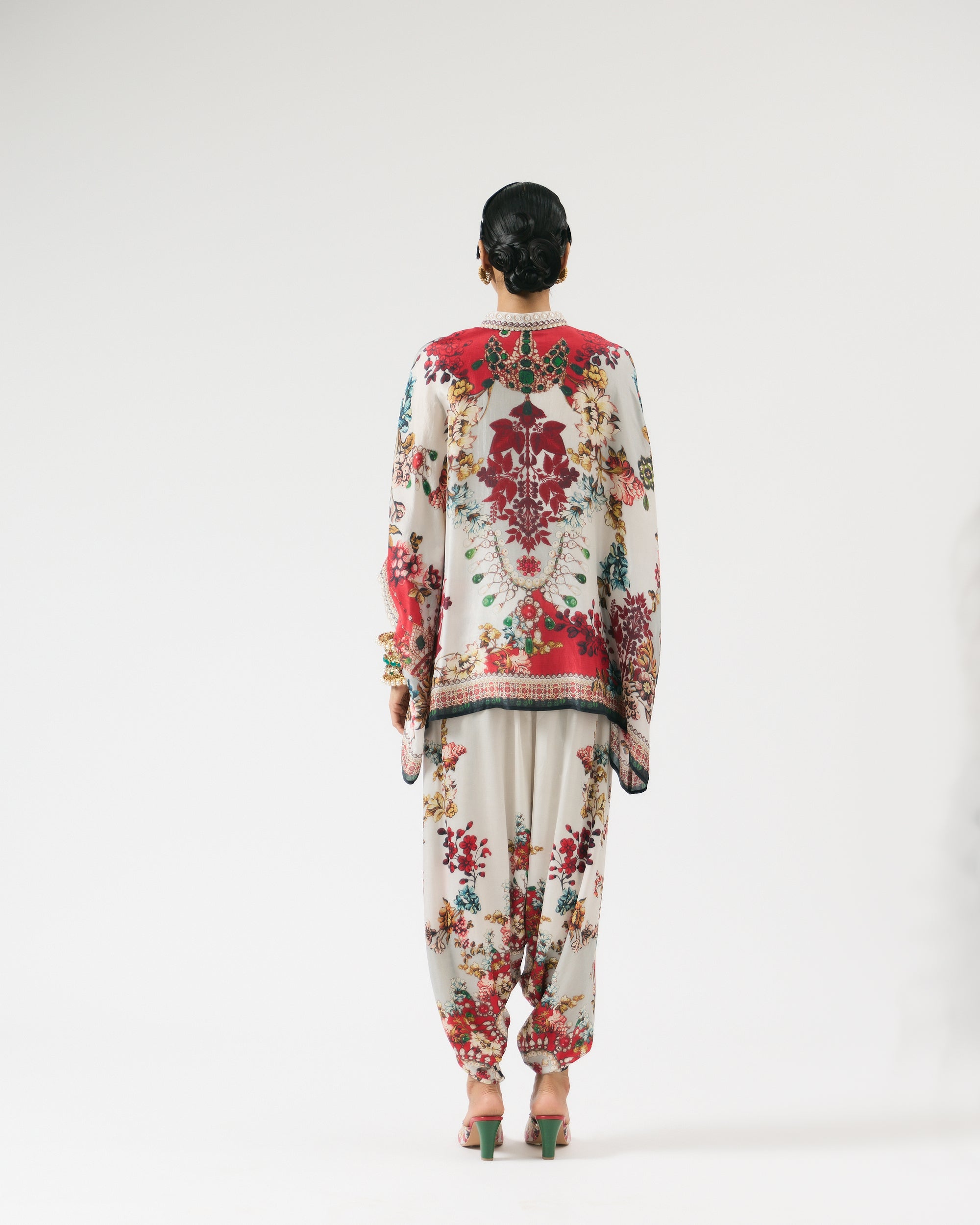 Nizam : Chanel/Sonth - Ivory/Red