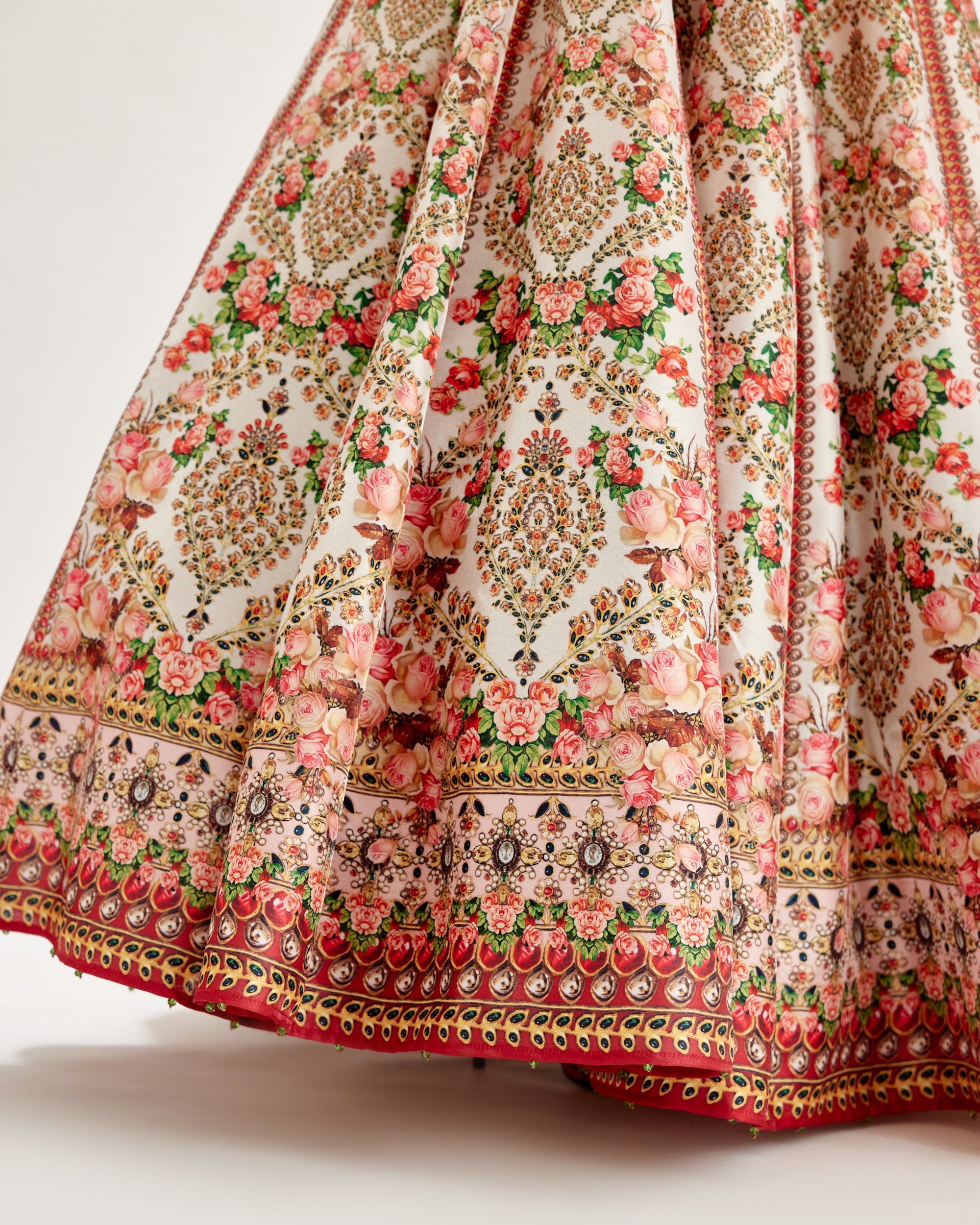 Pakeezah : Leela - Ivory