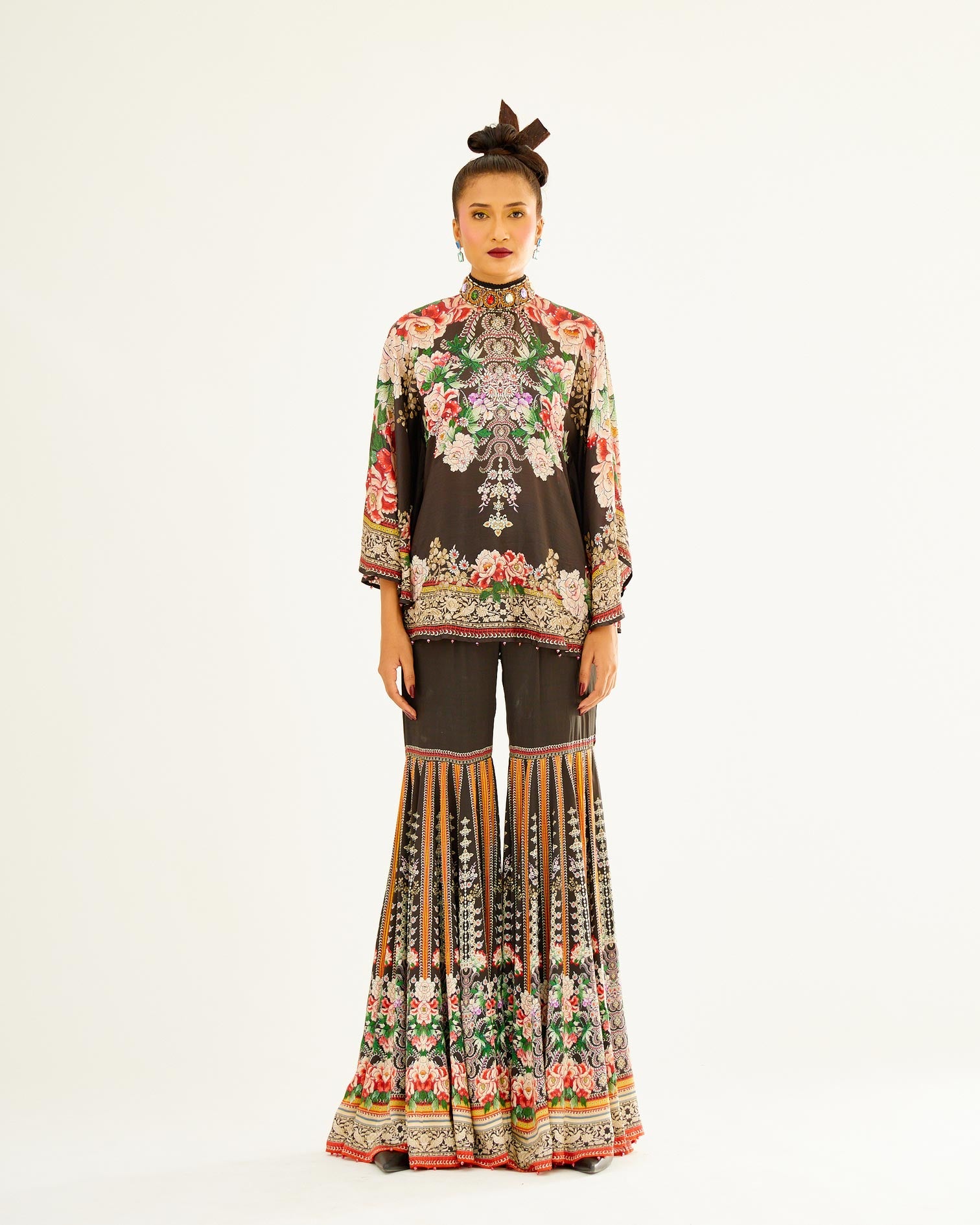 Sayuri : Poonam Sharara - Black