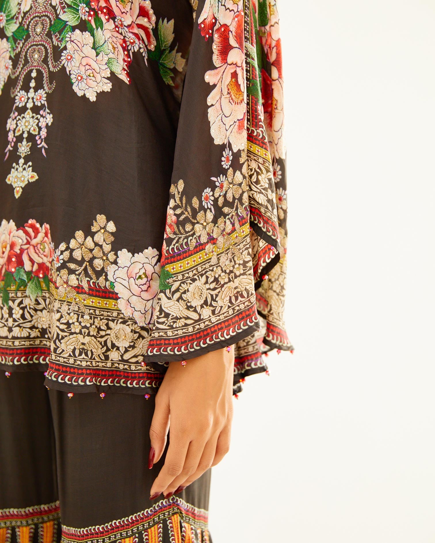 Sayuri : Poonam Sharara - Black