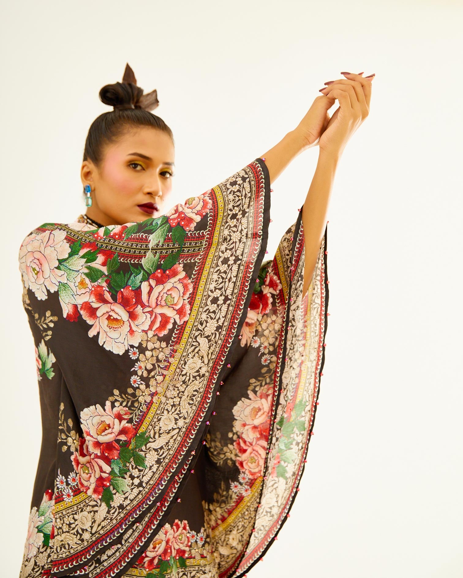 Sayuri : Poonam Sharara - Black