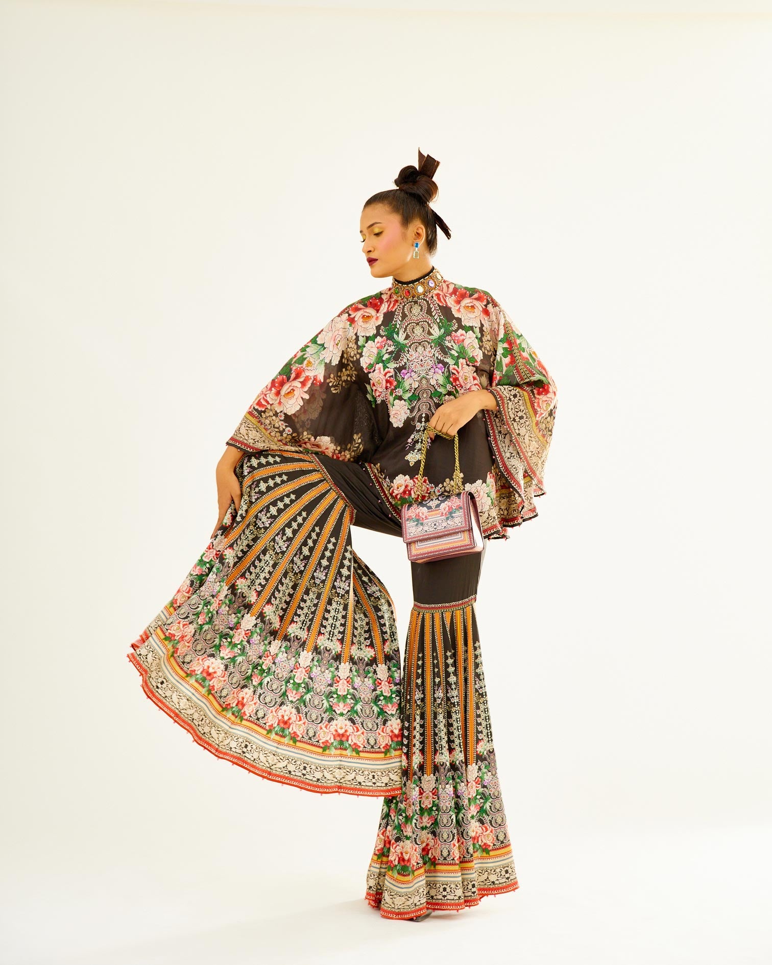 Sayuri : Poonam Sharara - Black