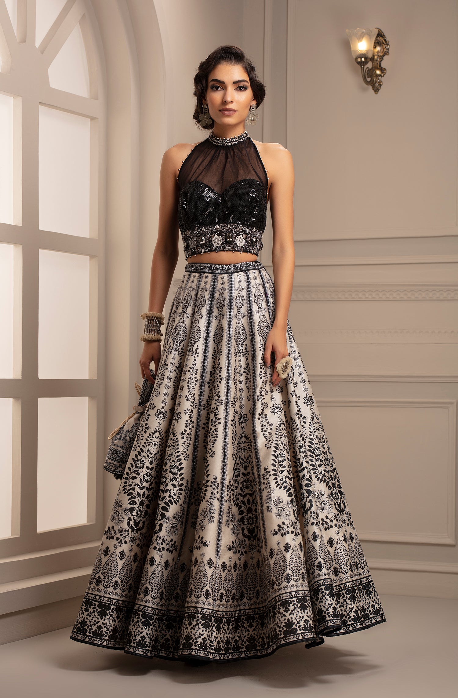 Mandawa Leela : Black/White