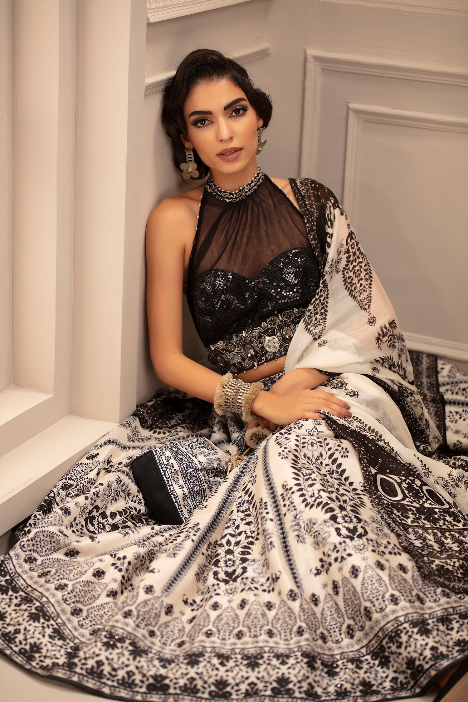 Mandawa Leela : Black/White