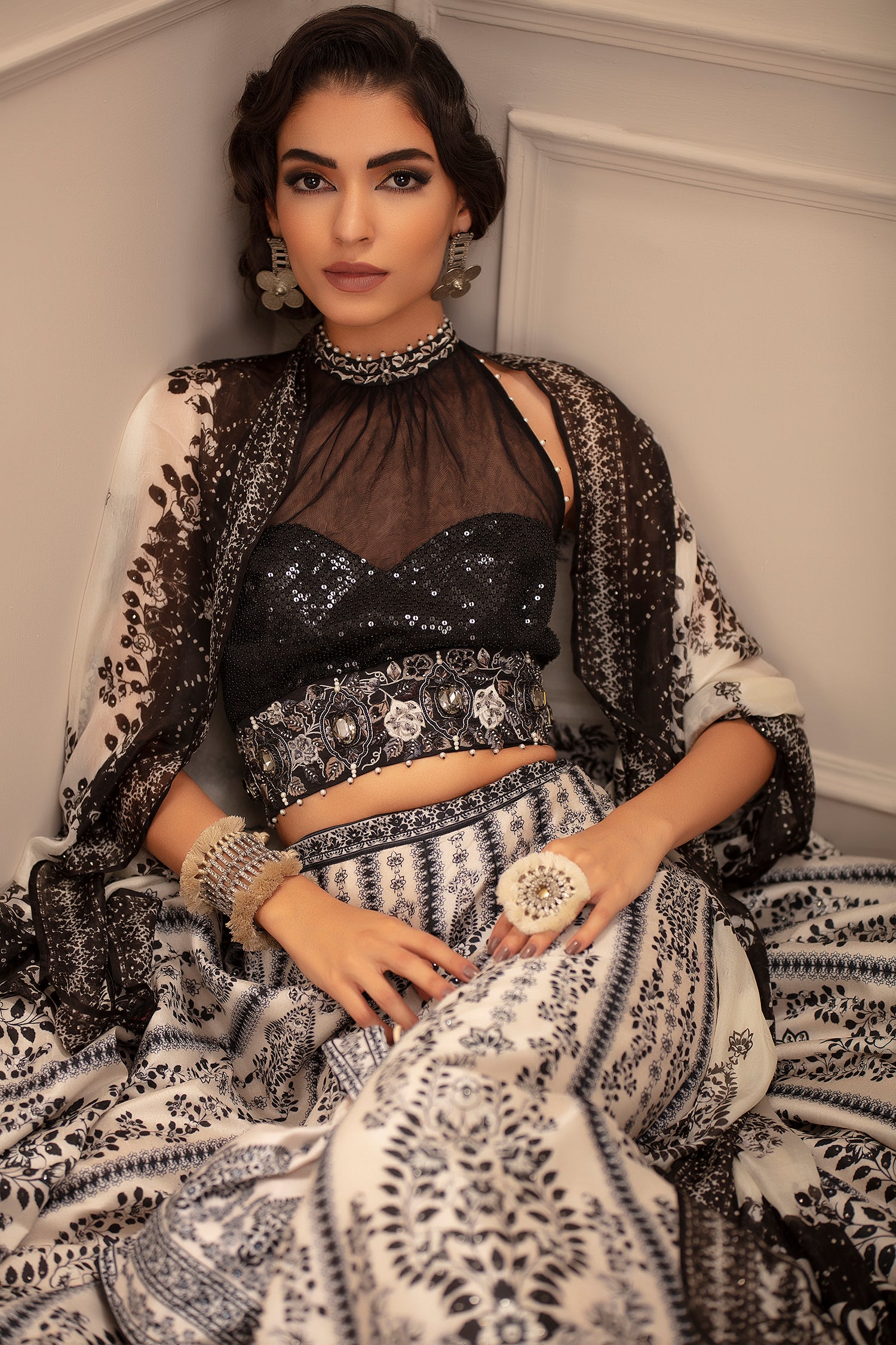 Mandawa Leela : Black/White