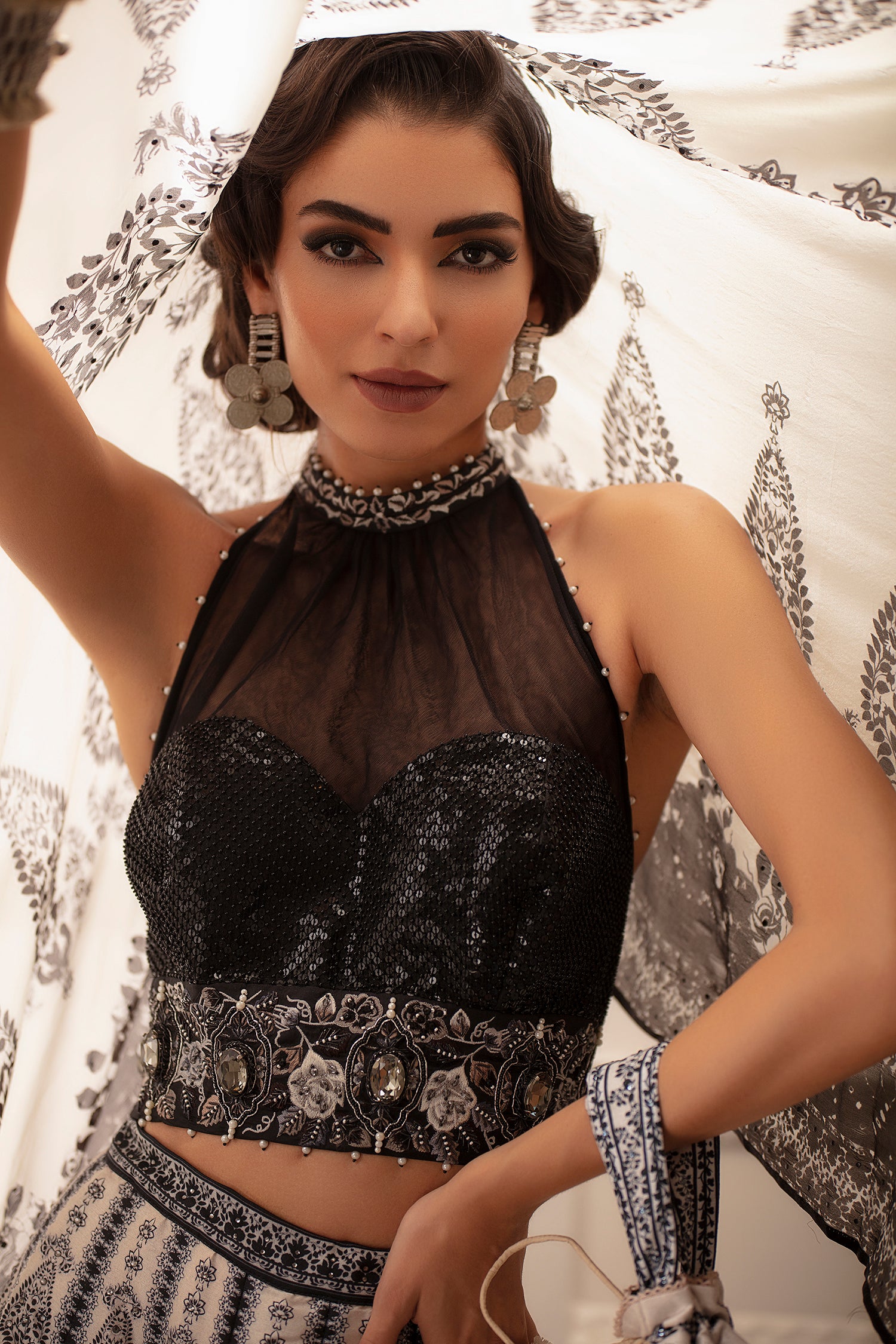 Mandawa Leela : Black/White