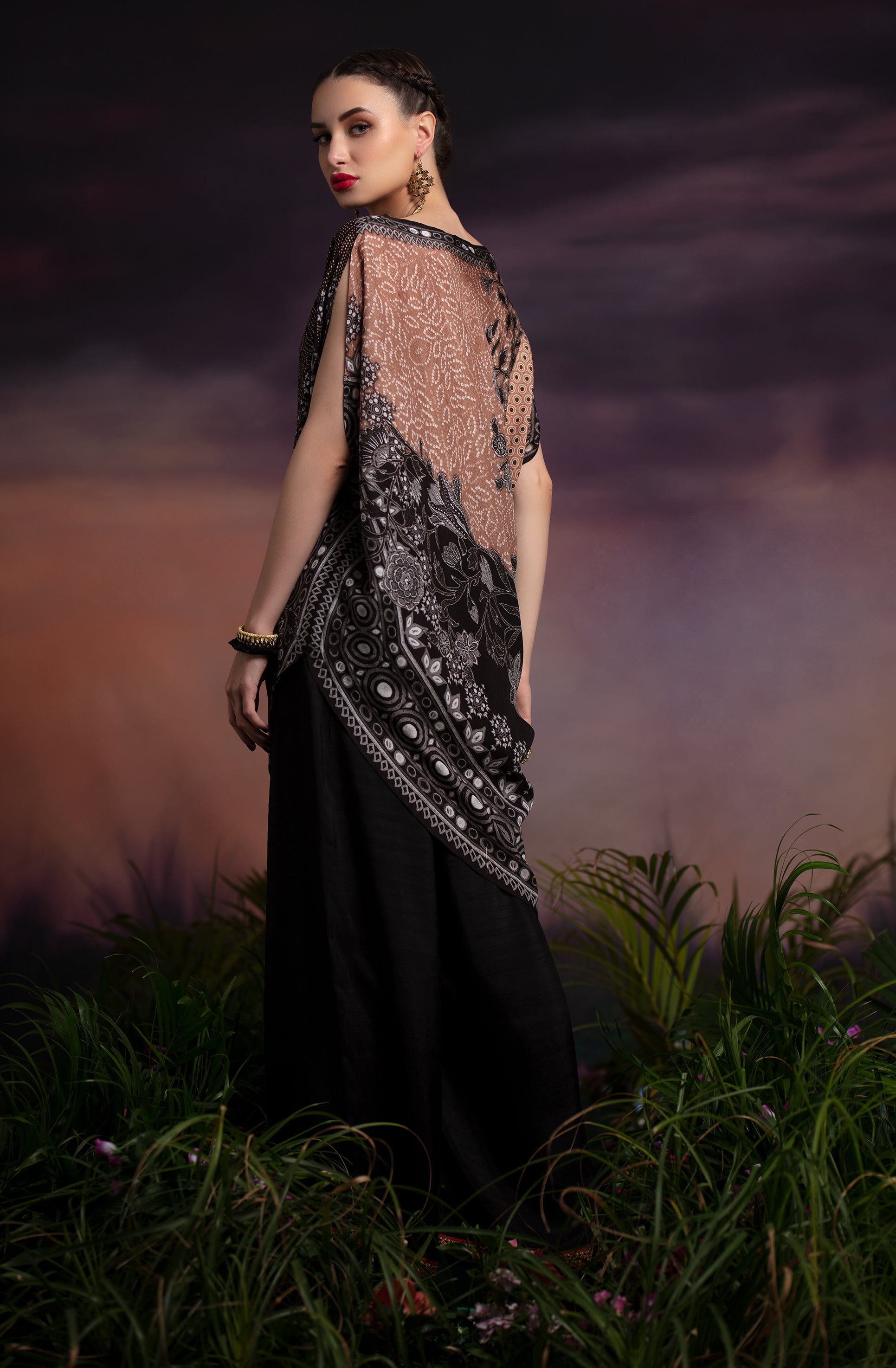 Kastoor : Lajjo (Black)