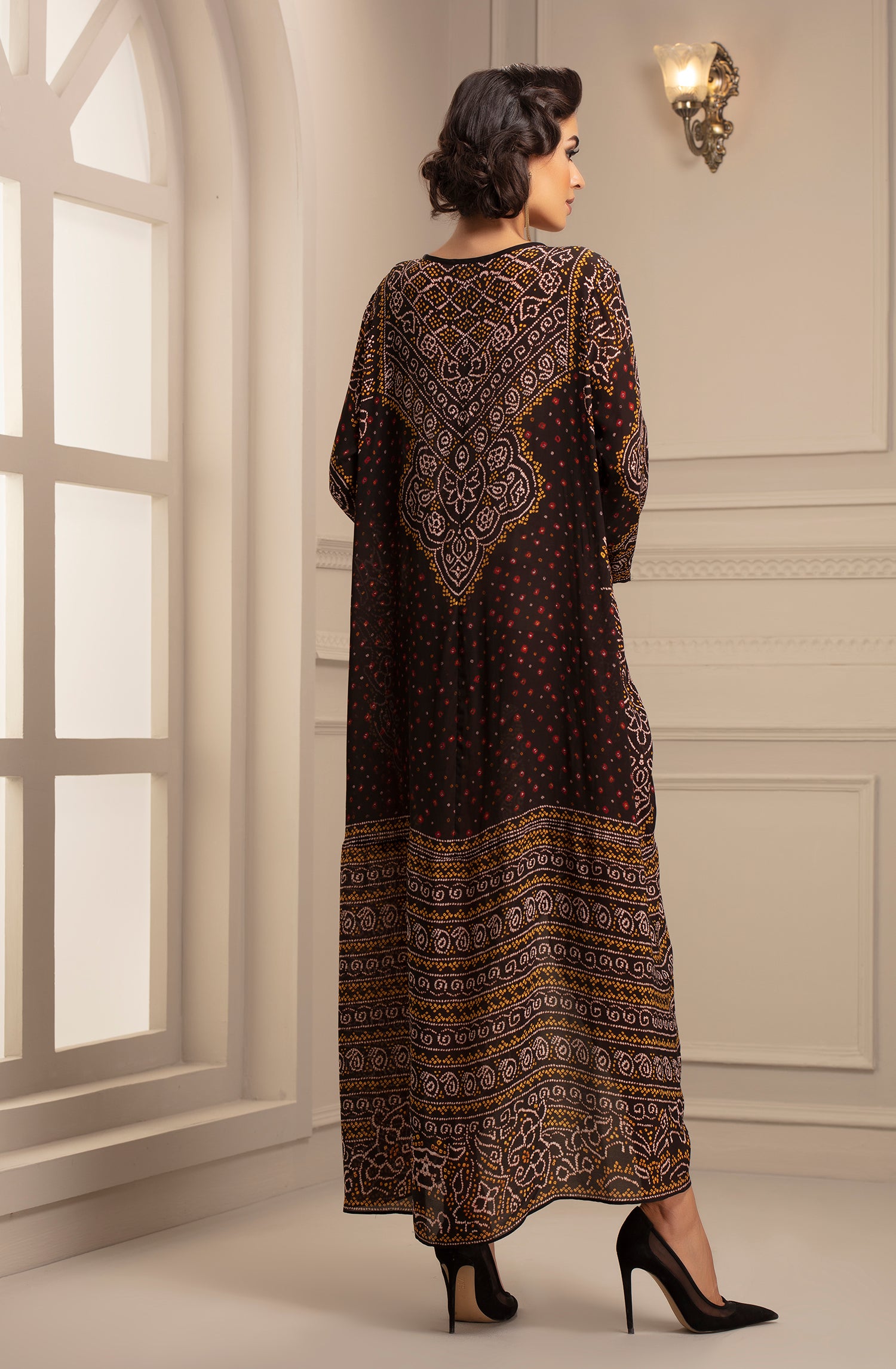 Bandhej : Eila Black