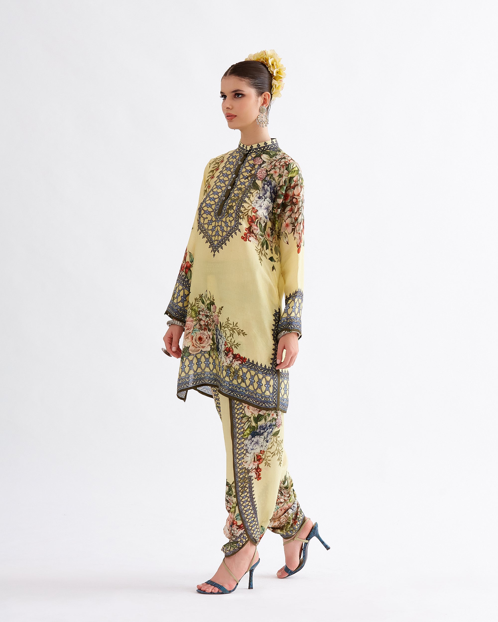A Notting Hill Summer : Reza - Buttercup